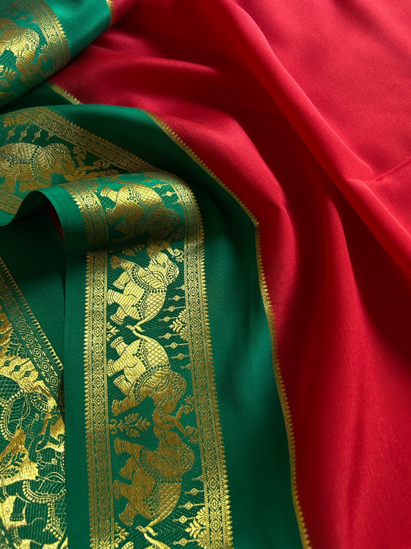 Gajanana (2D) : Red-Bottle green