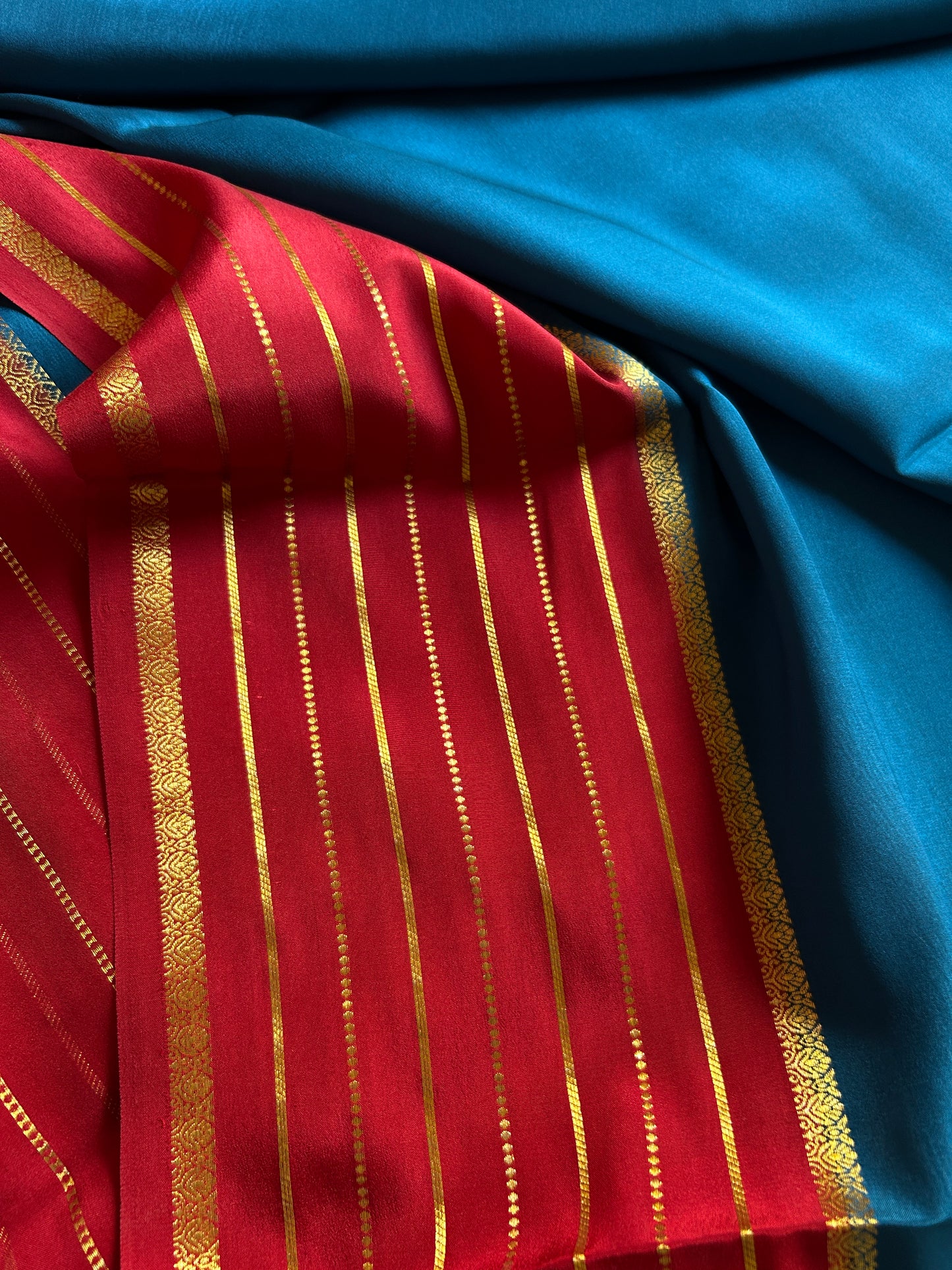 Navami (2D) : Bright royal blue-red