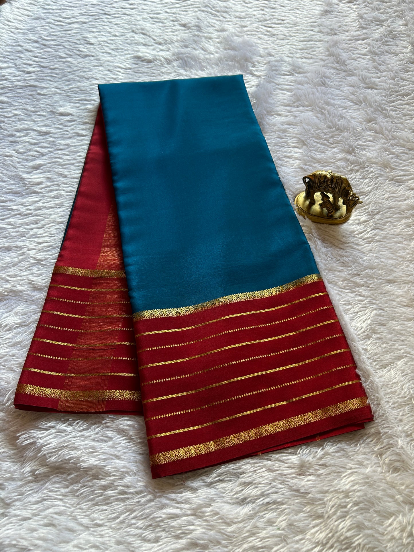 Navami (2D) : Bright royal blue-red