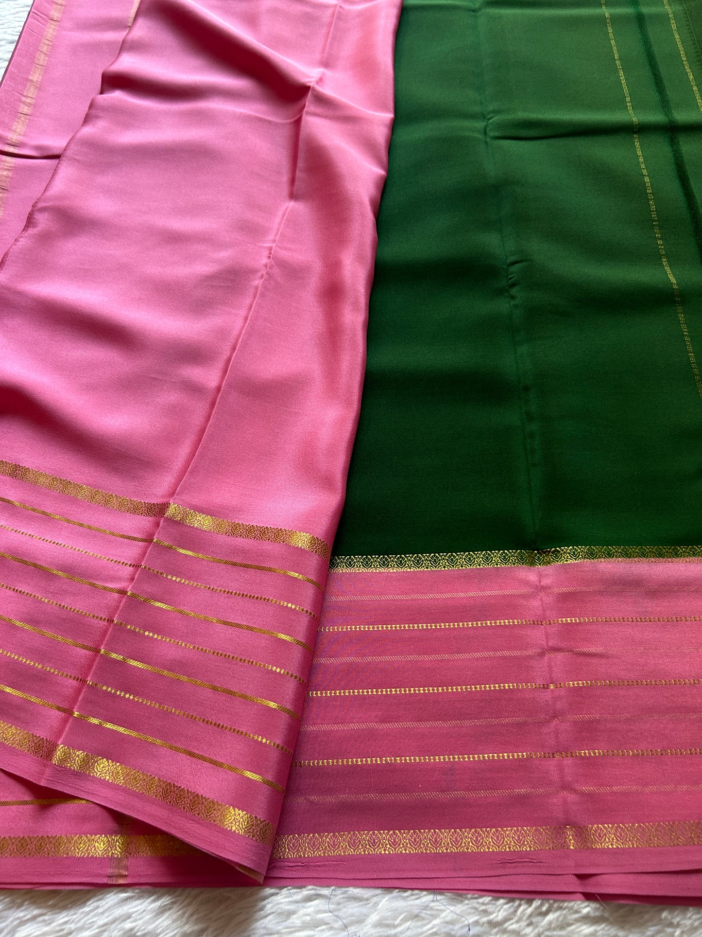 Navami (2D) : Bottle green-baby pink