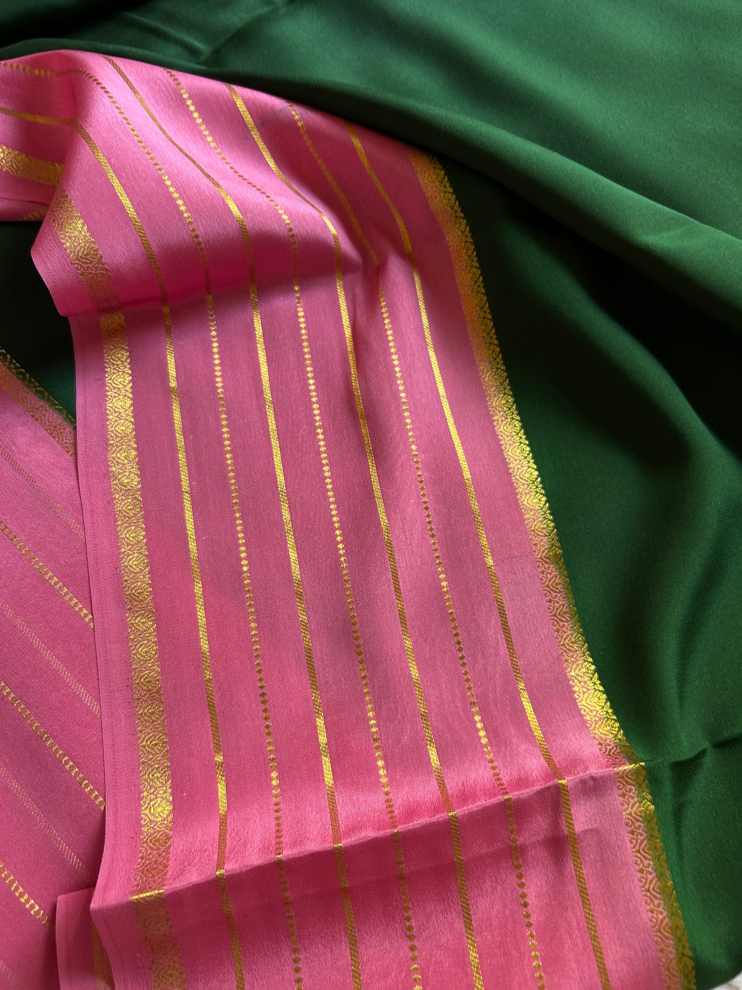 Navami (2D) : Bottle green-baby pink