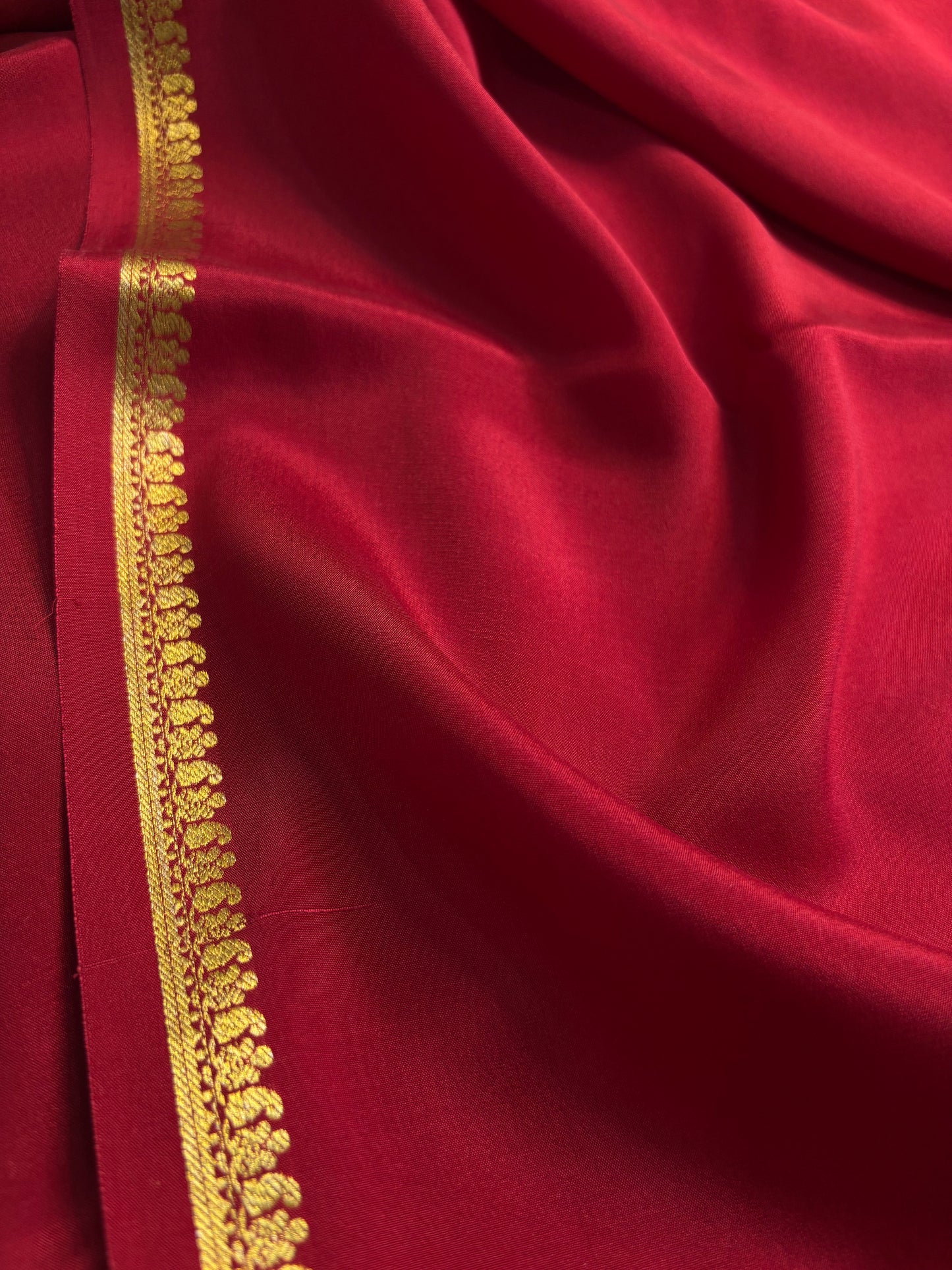 Vandana : Solid Dark red