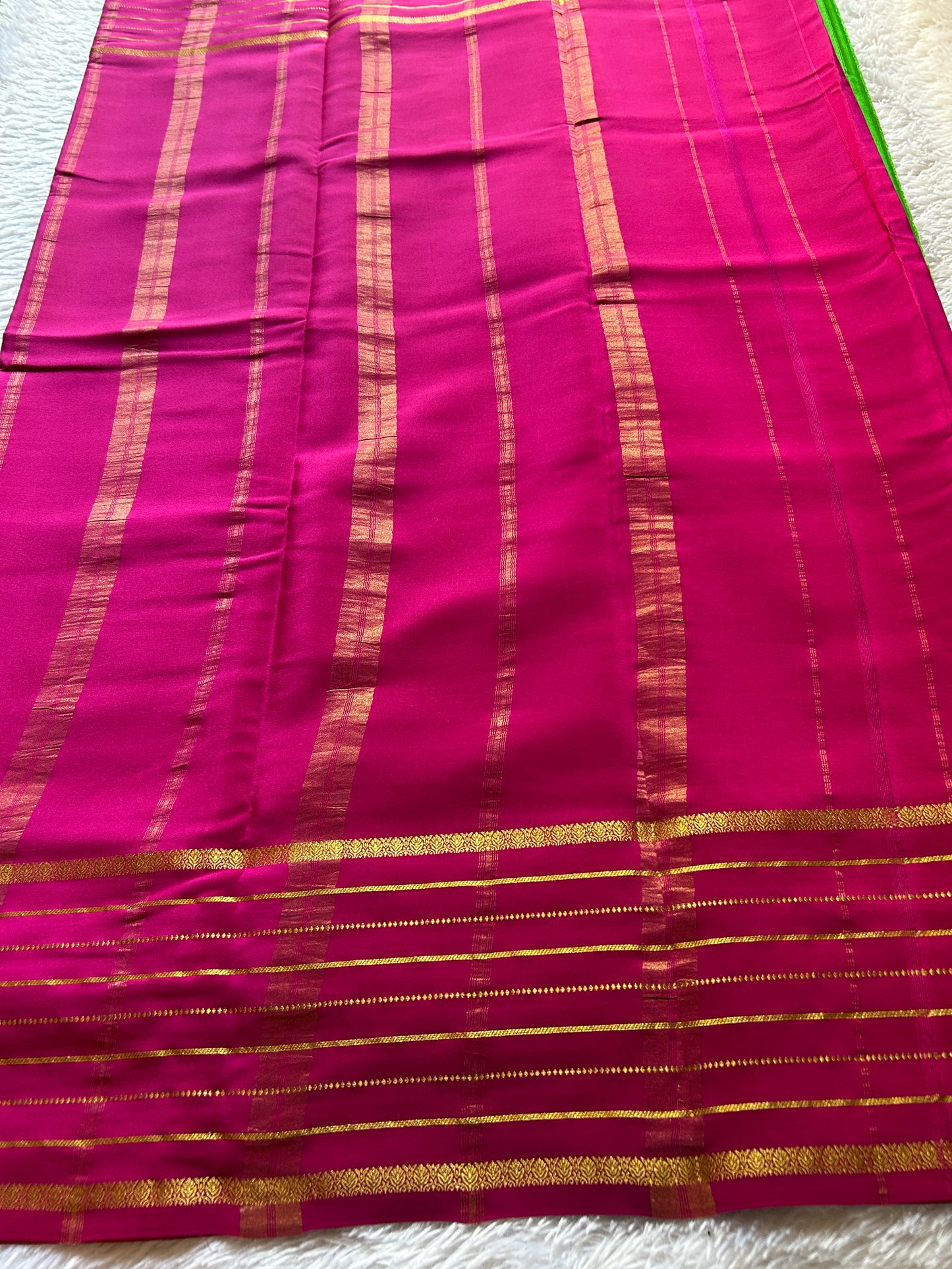 Navami (2D) : Parrot green-pink