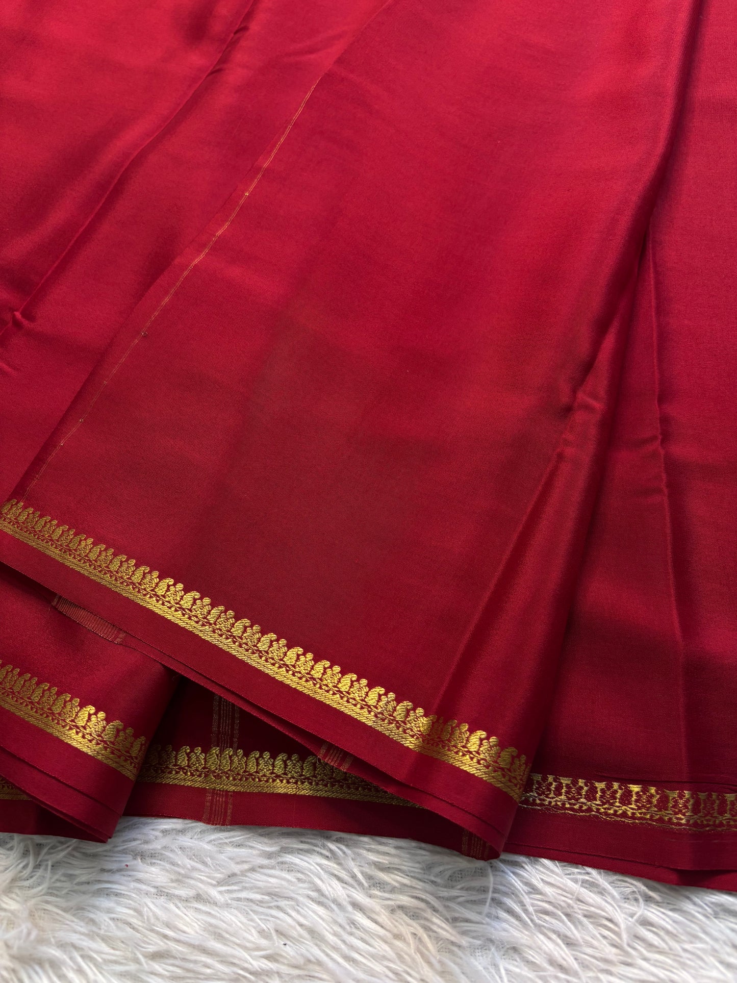 Vandana : Solid Dark red