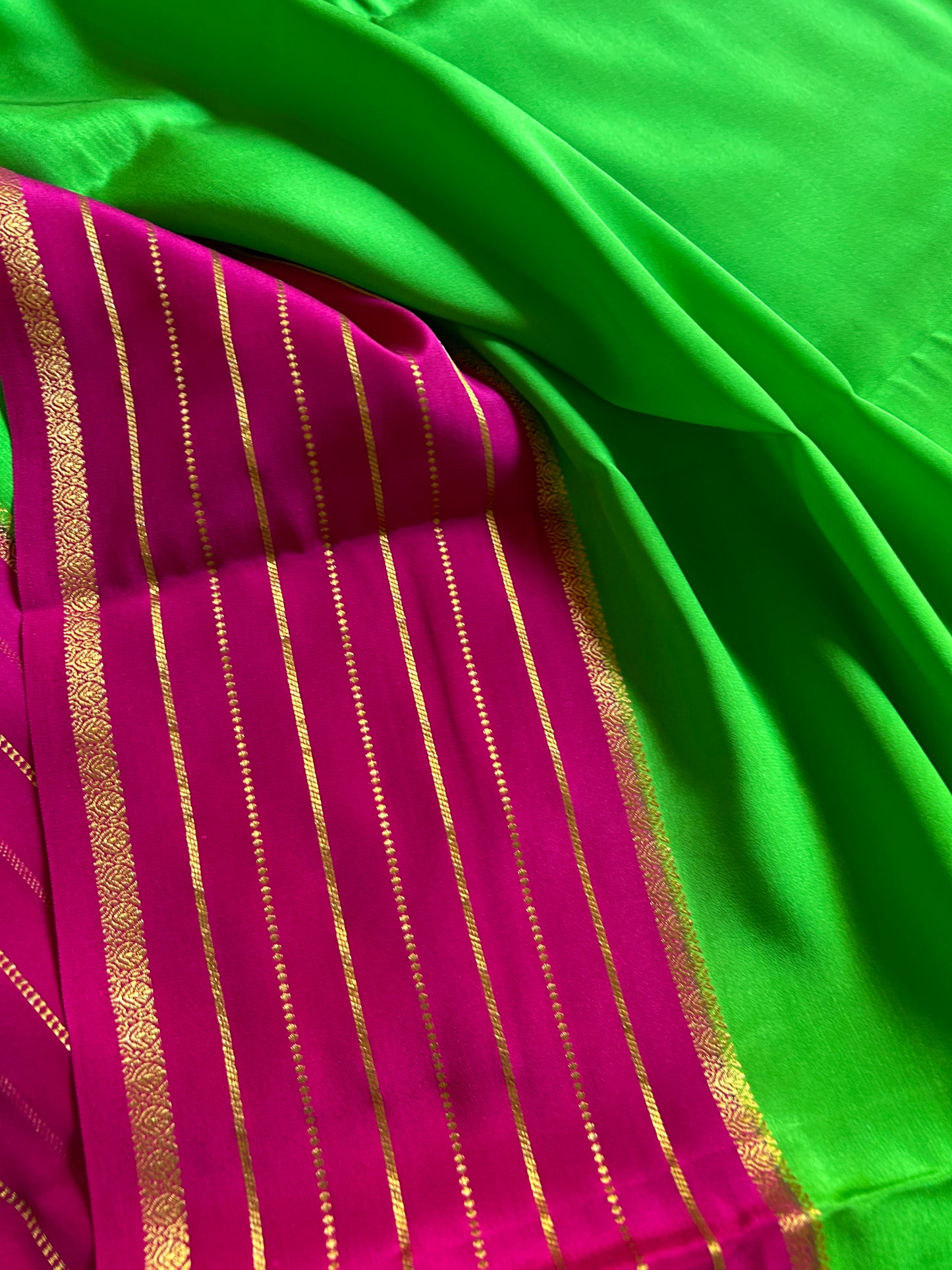 Navami (2D) : Parrot green-pink