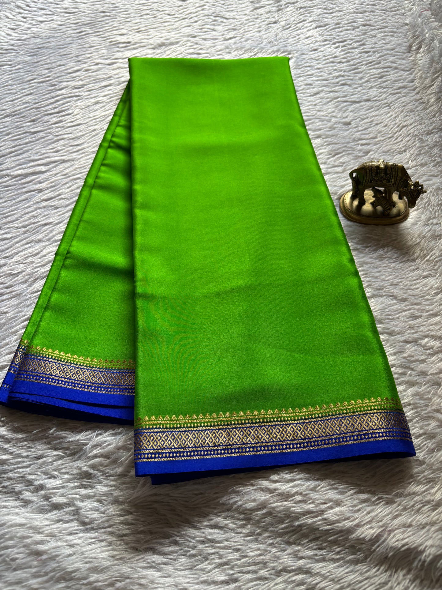 Preetha (2D) : Parrot green-royal blue