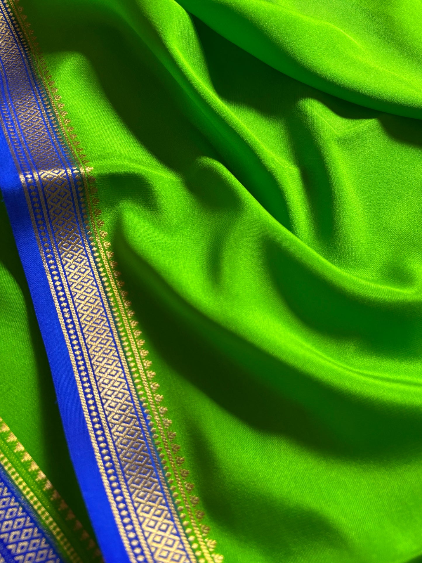 Preetha (2D) : Parrot green-royal blue
