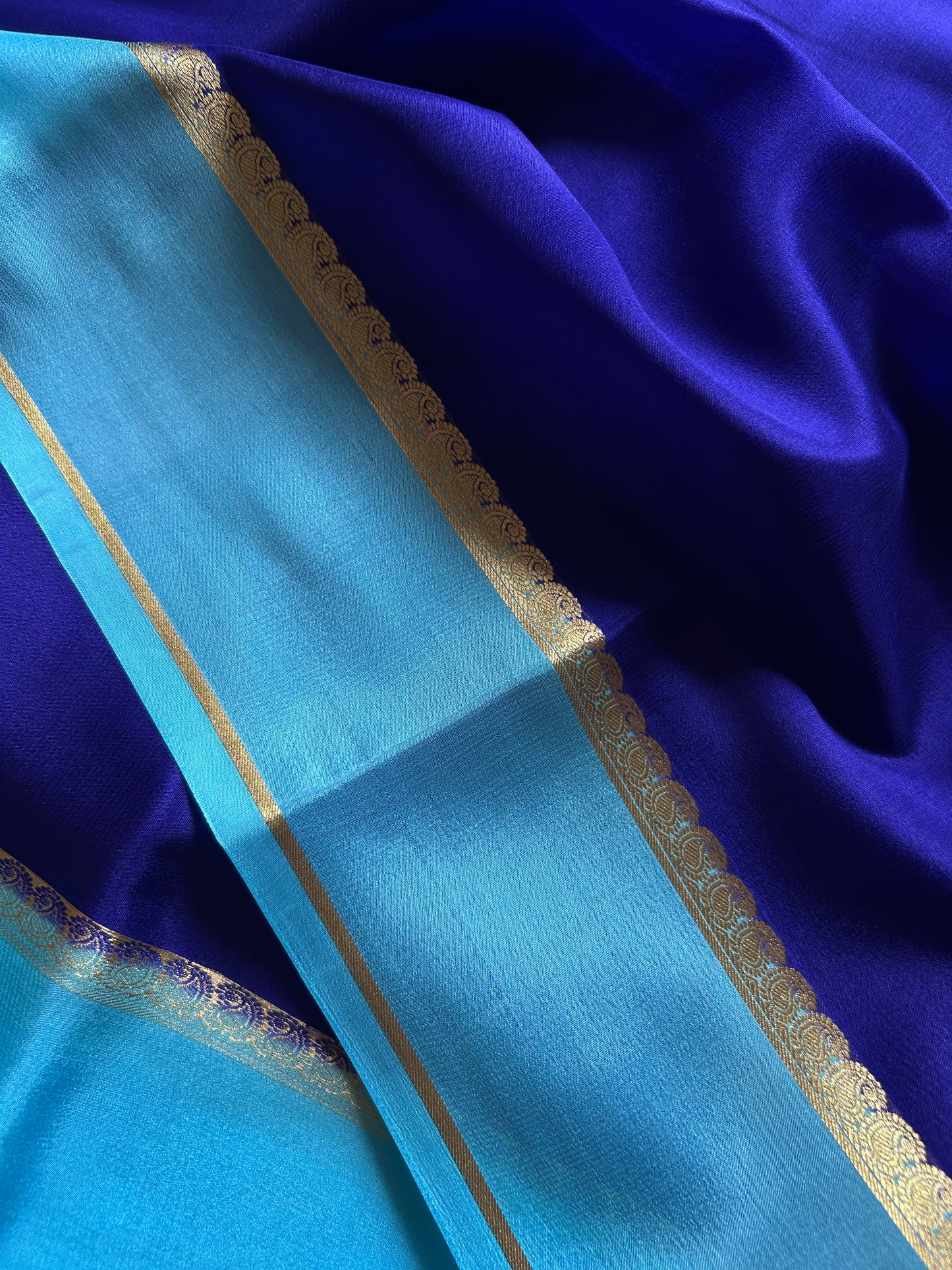 Mala (2D) : Royal blue-sky blue