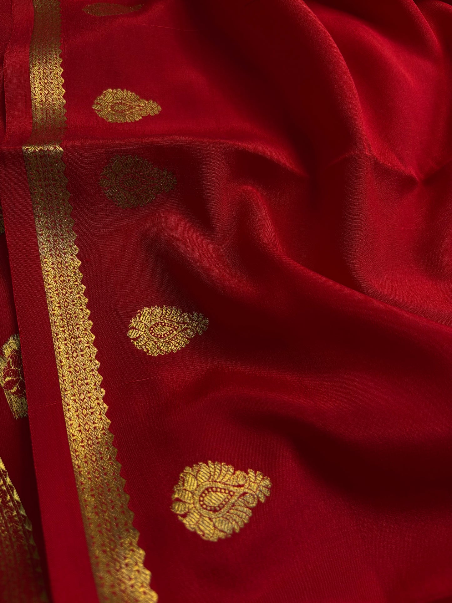 Swathi : Solid Red