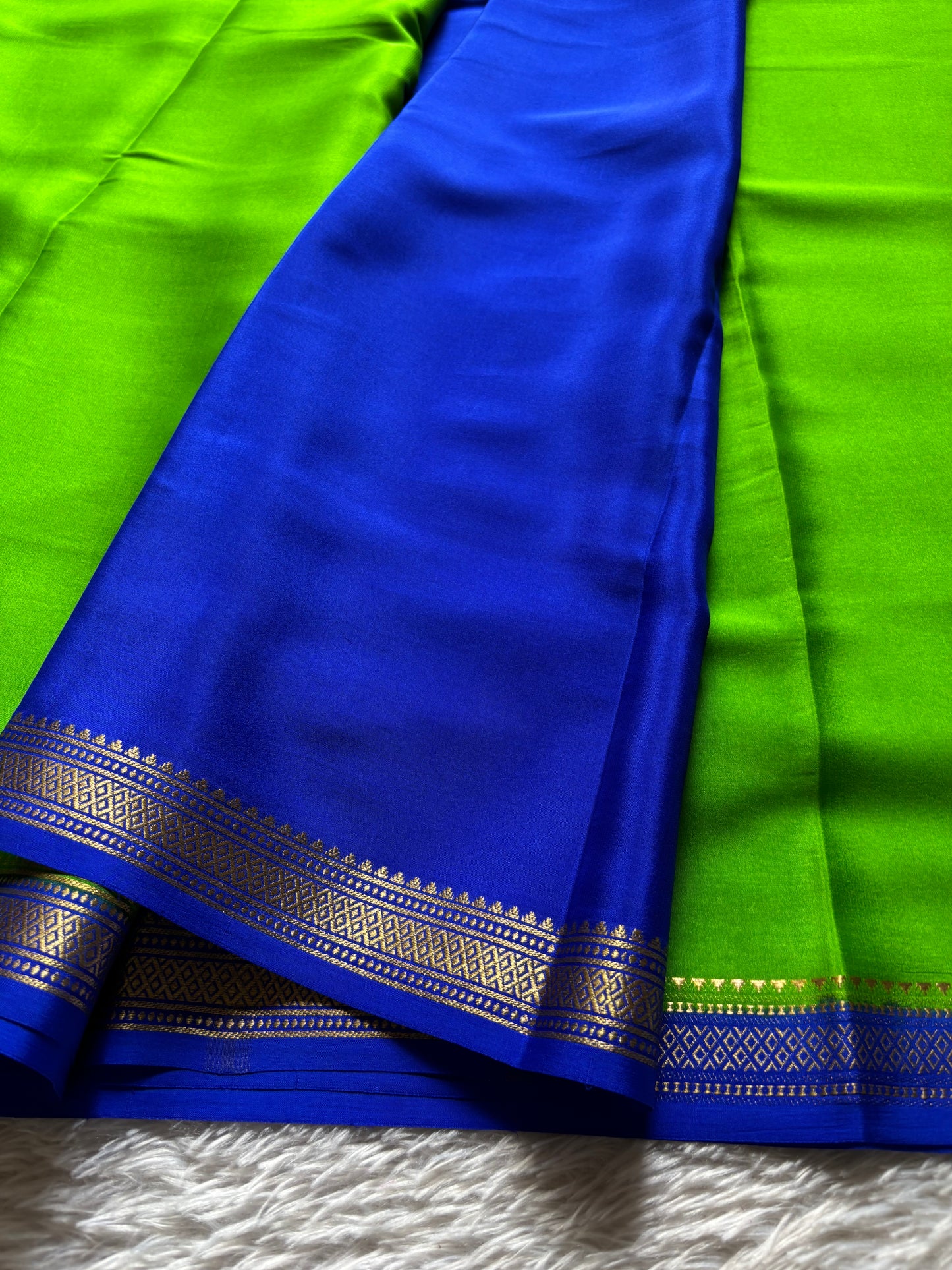 Preetha (2D) : Parrot green-royal blue