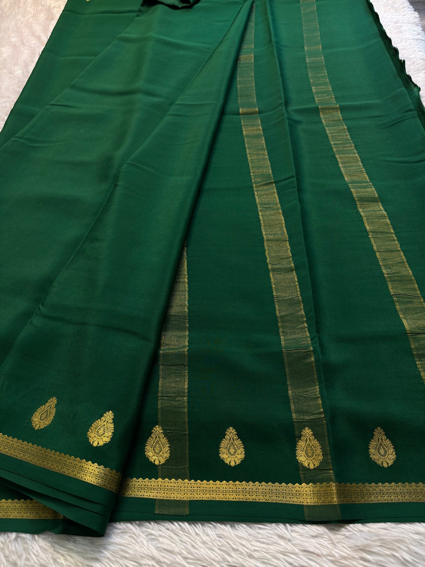 Swathi : Solid Bottle green