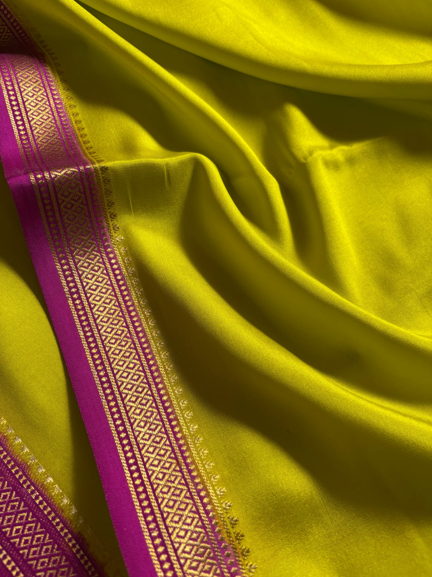 Preetha (2D) : Olive-magenta