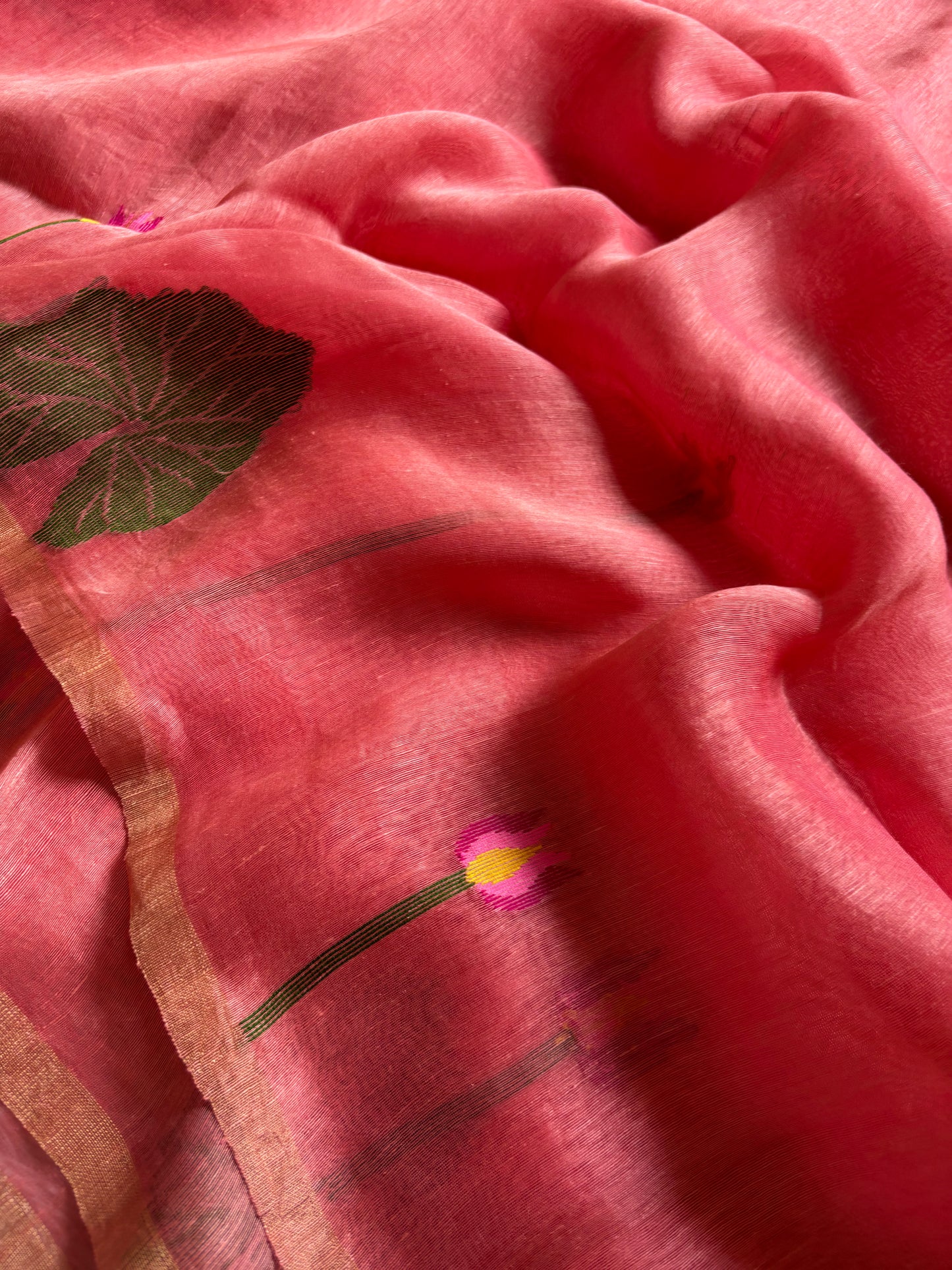 Tavare : Solid Reddish pink