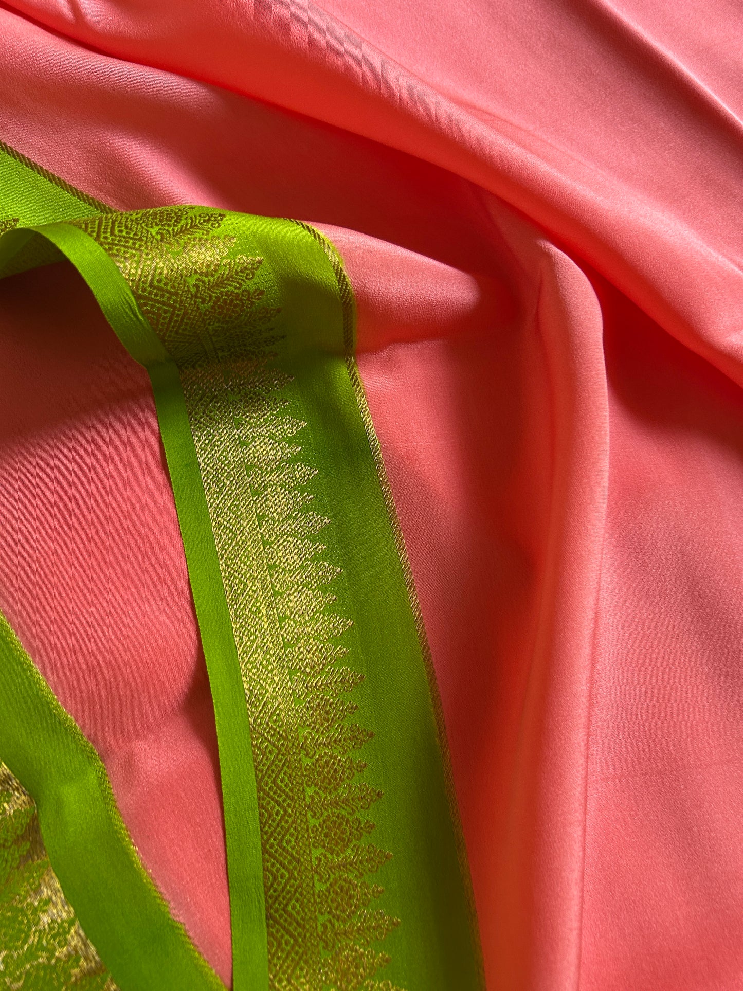 Kanaka (2D) : Peach-mehendi green