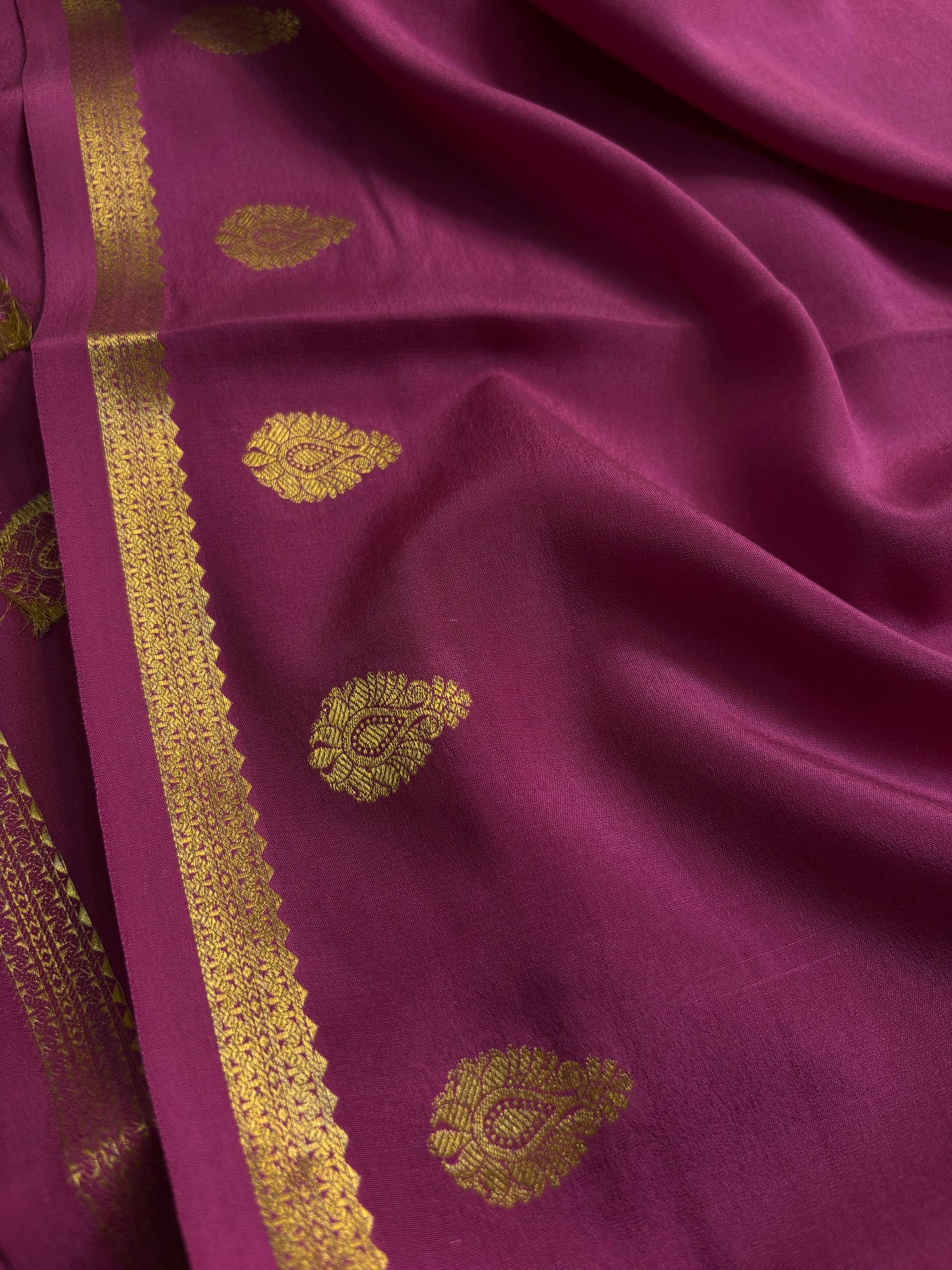Swathi : Solid Magenta pink