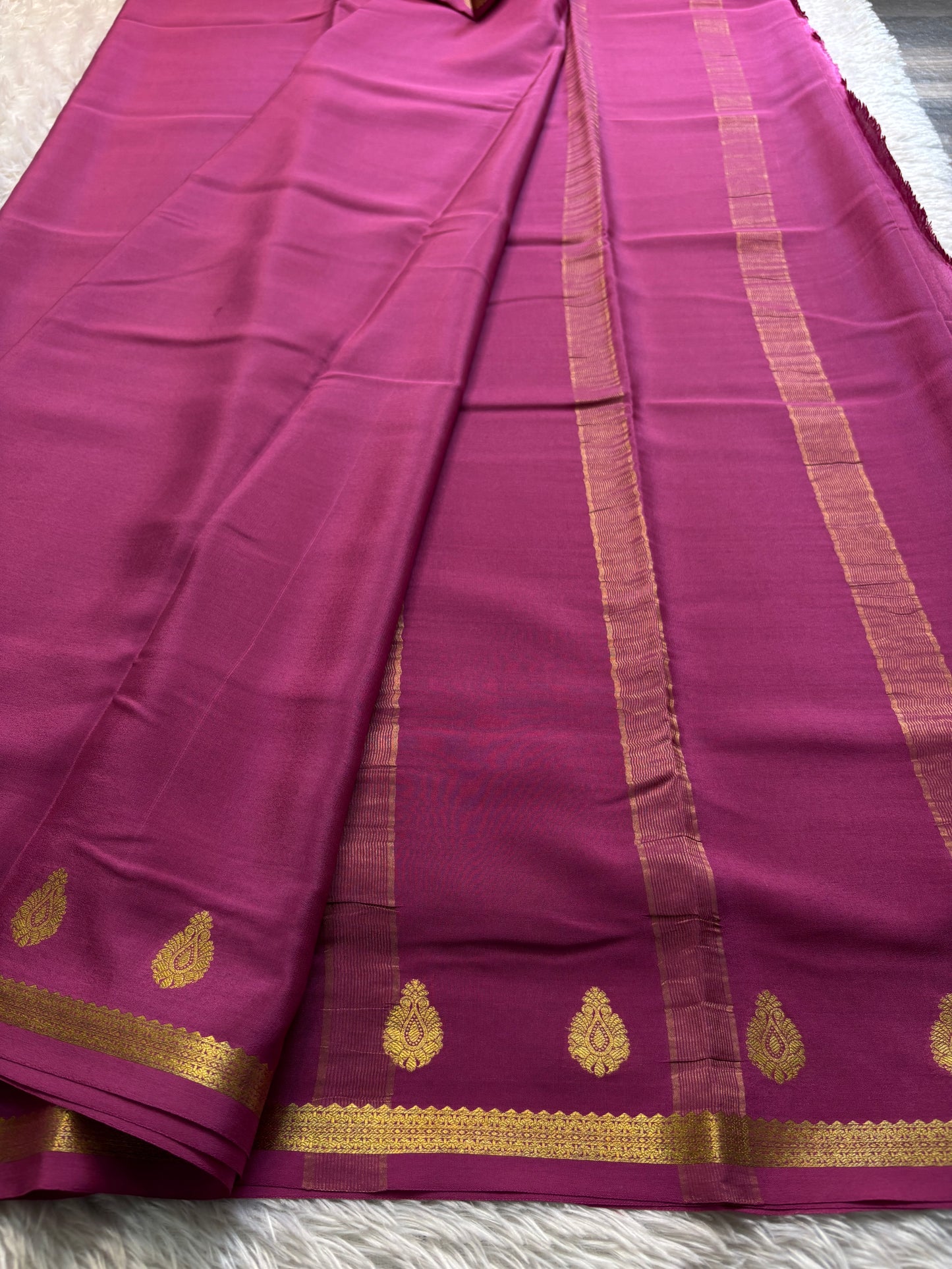 Swathi : Solid Magenta pink