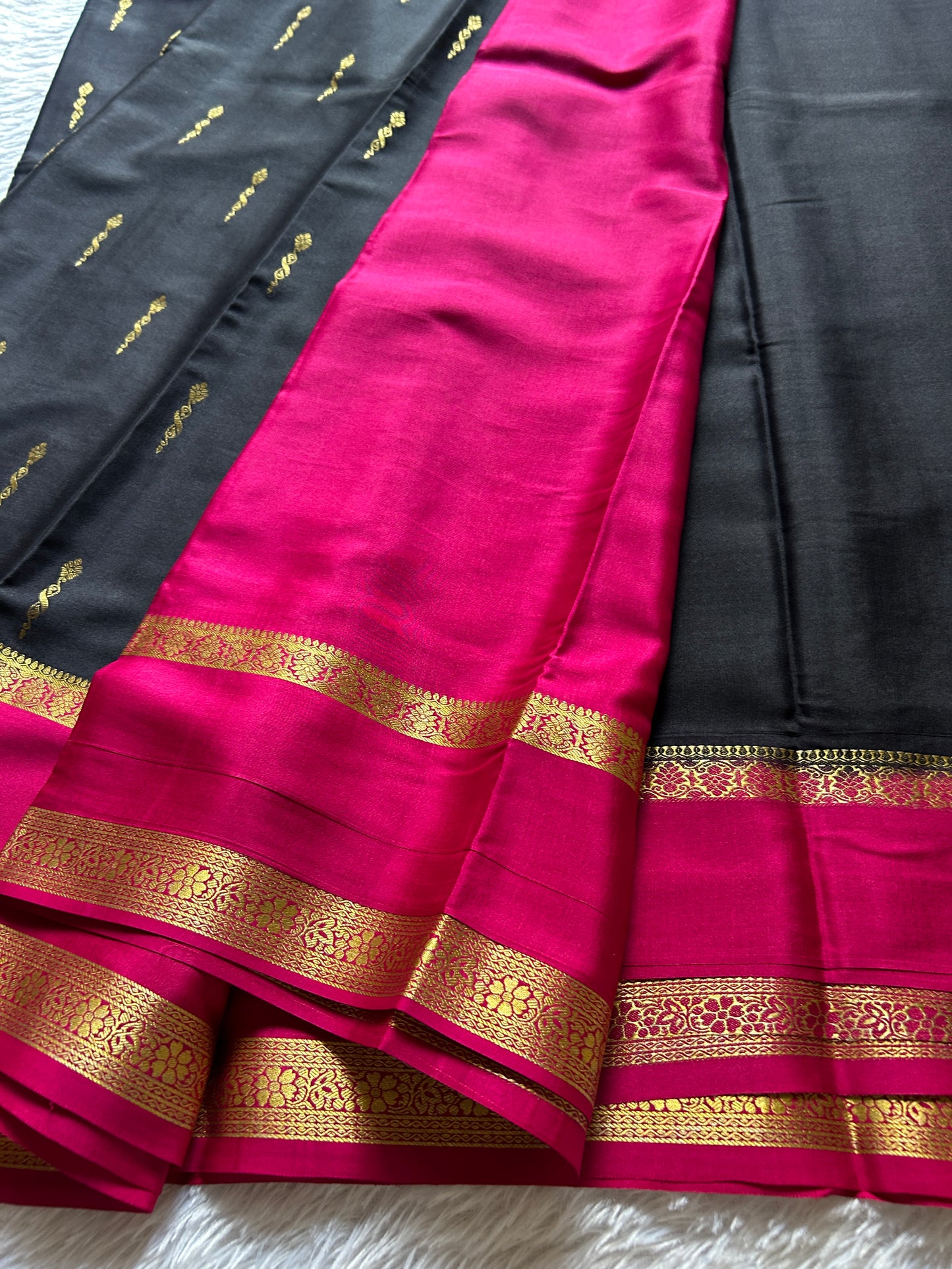 Jayashri (2D) : Black-pink