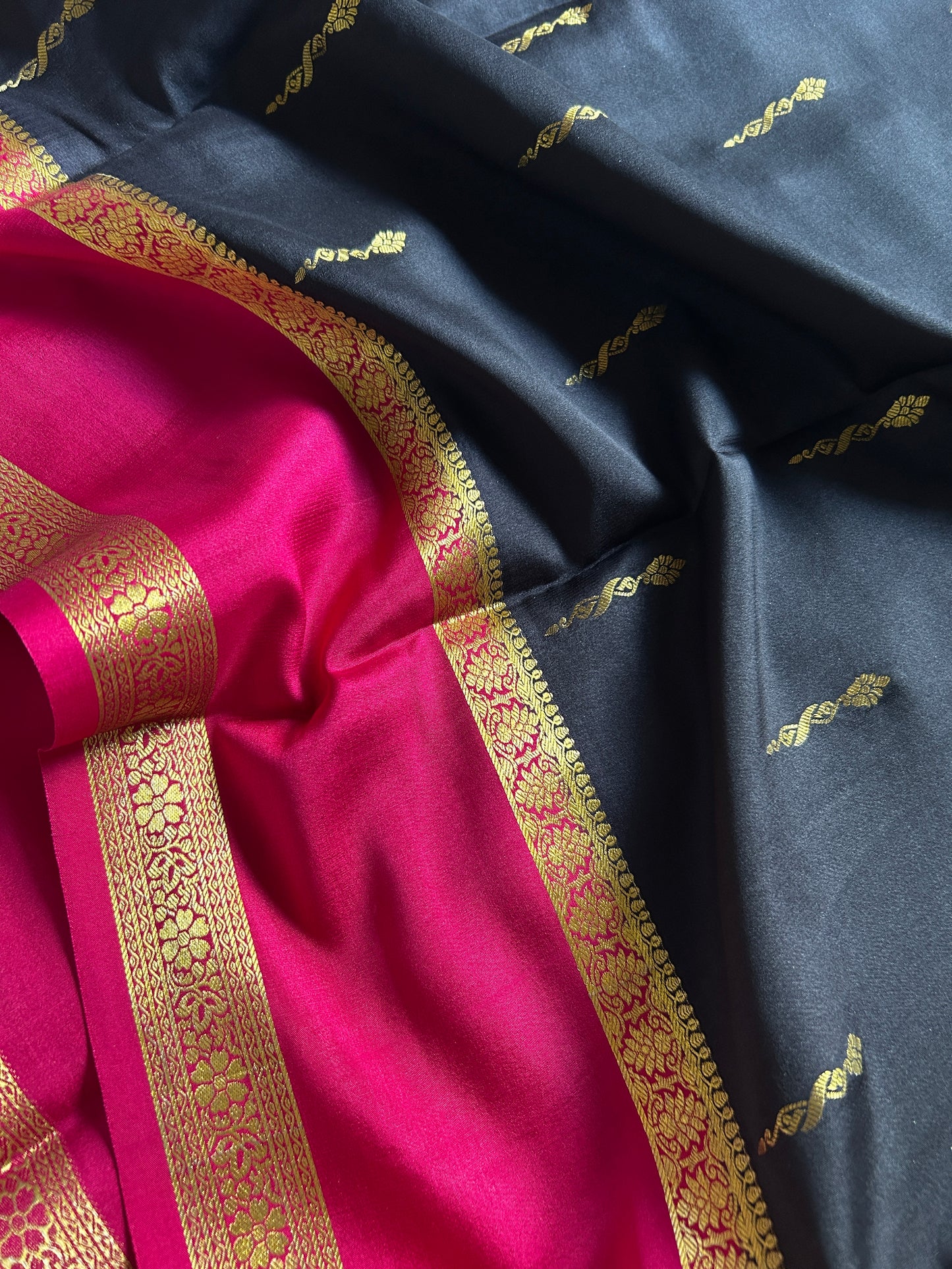 Jayashri (2D) : Black-pink