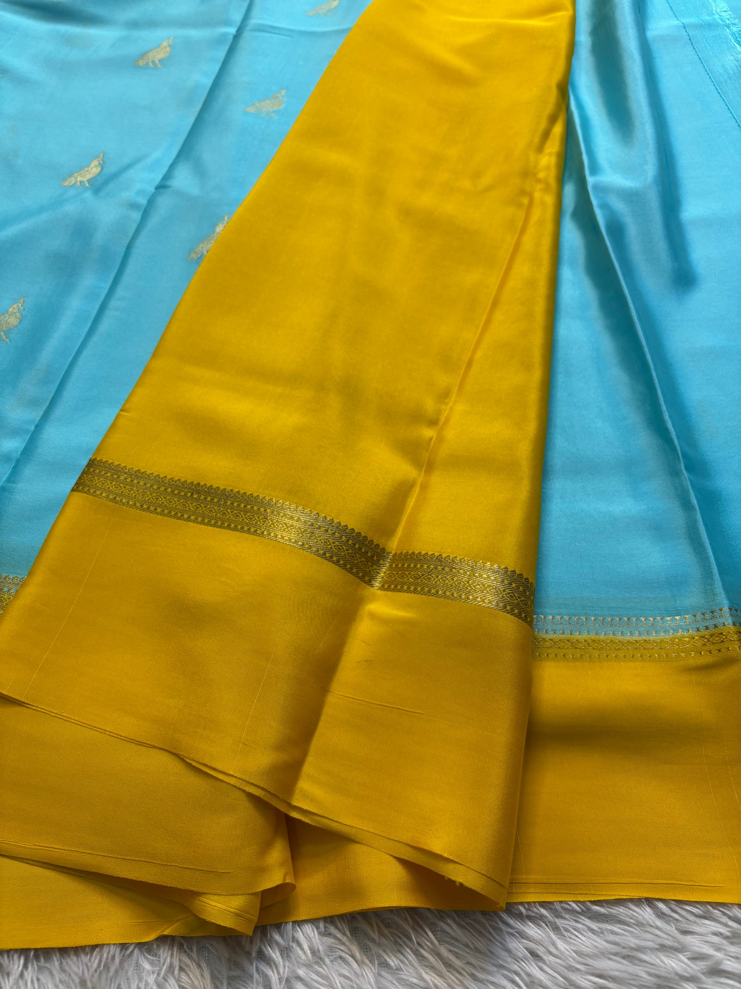 Gagana (2D) : Sea blue-yellow