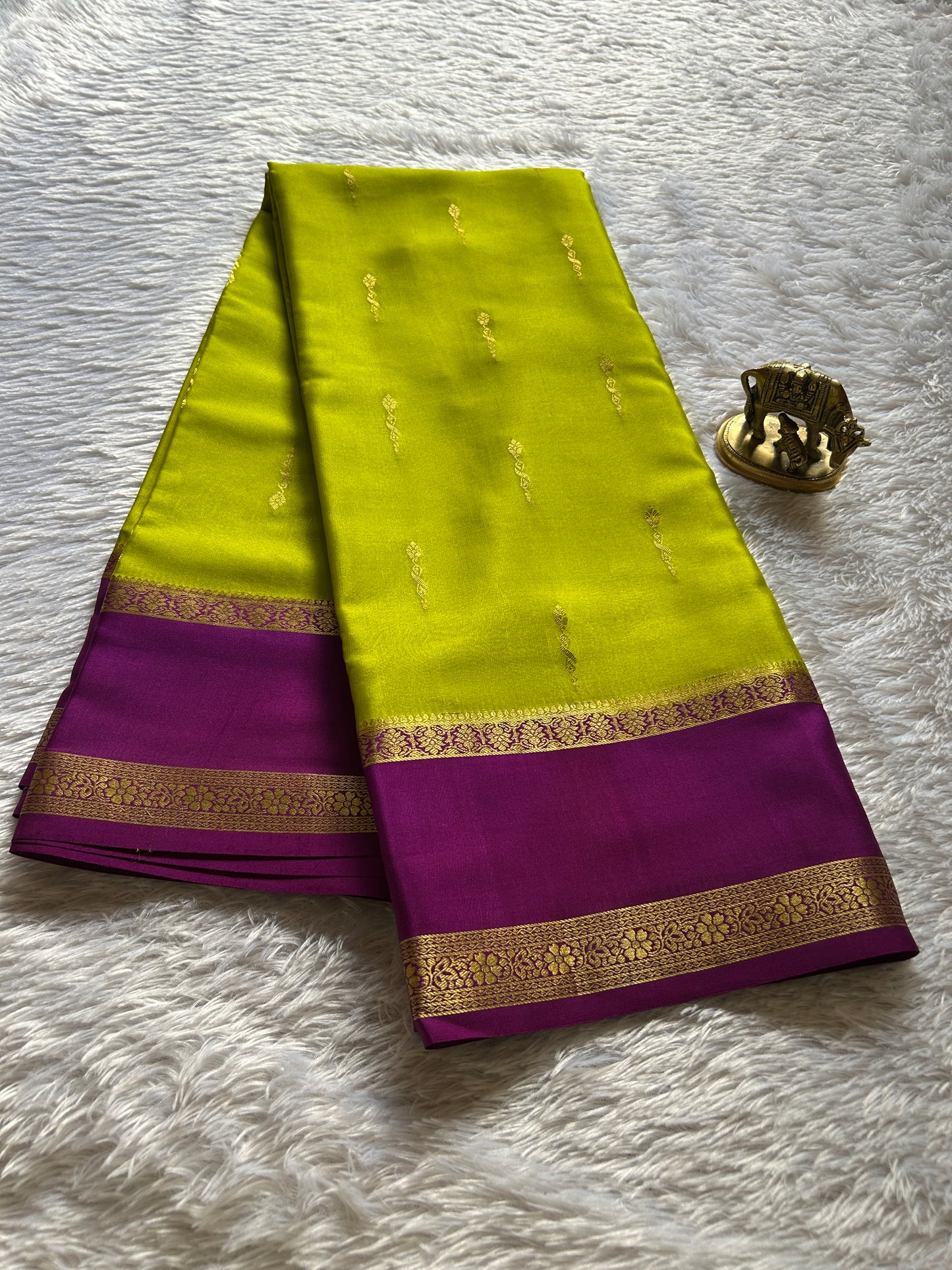 Jayashri (2D) : Mehendi green-magenta