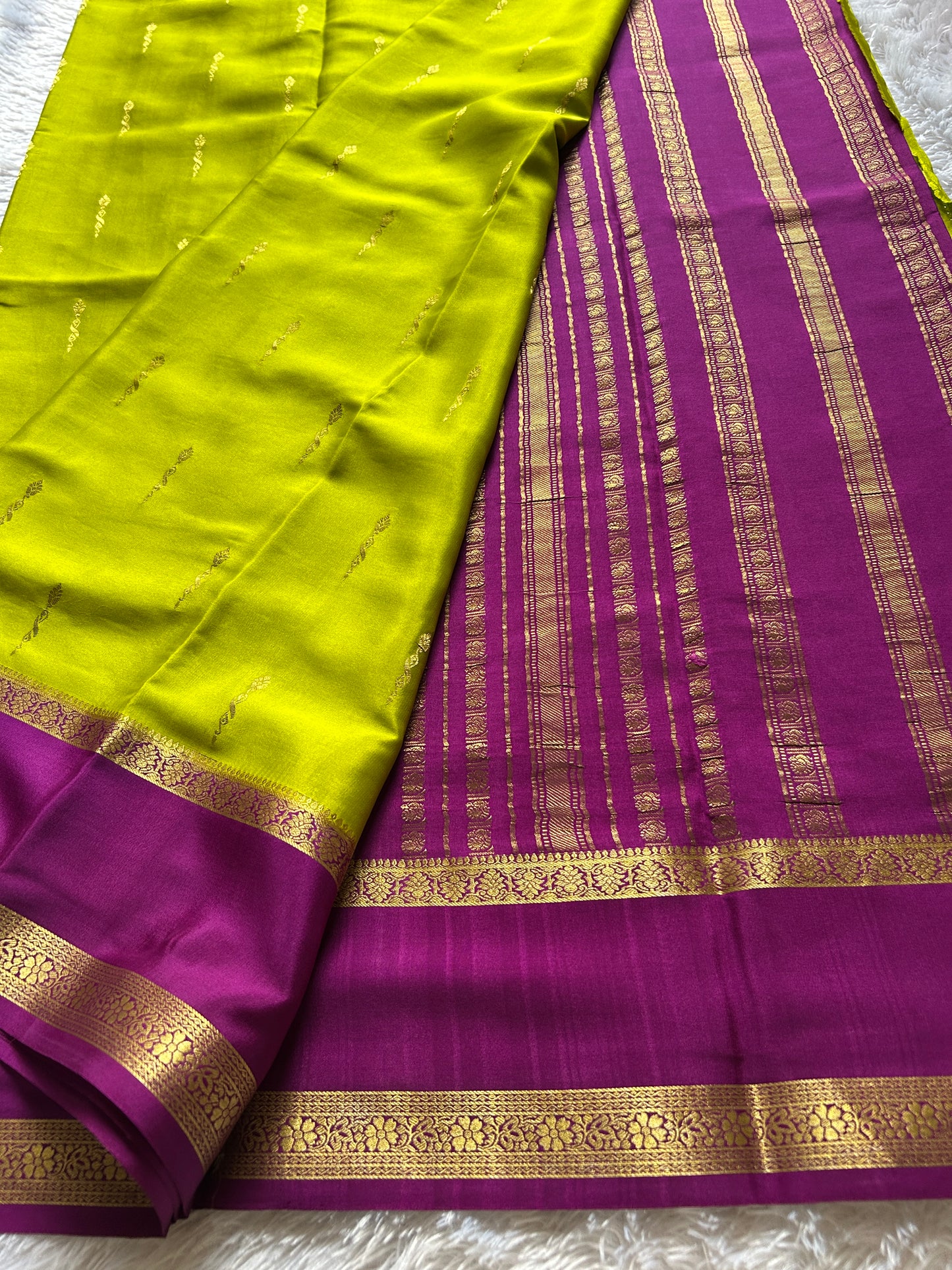 Jayashri (2D) : Mehendi green-magenta