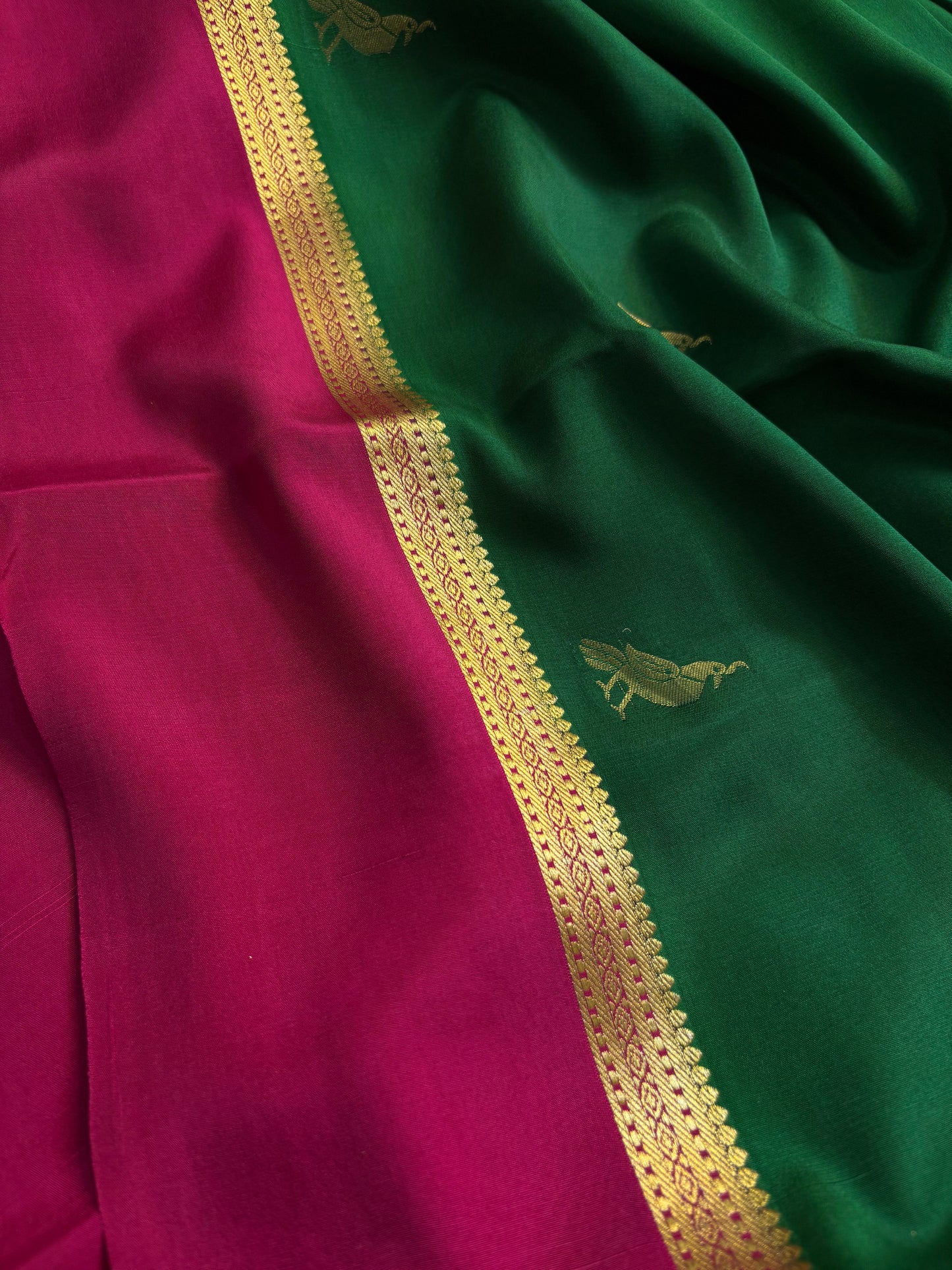 Gagana (2D) : Bottle green-pink