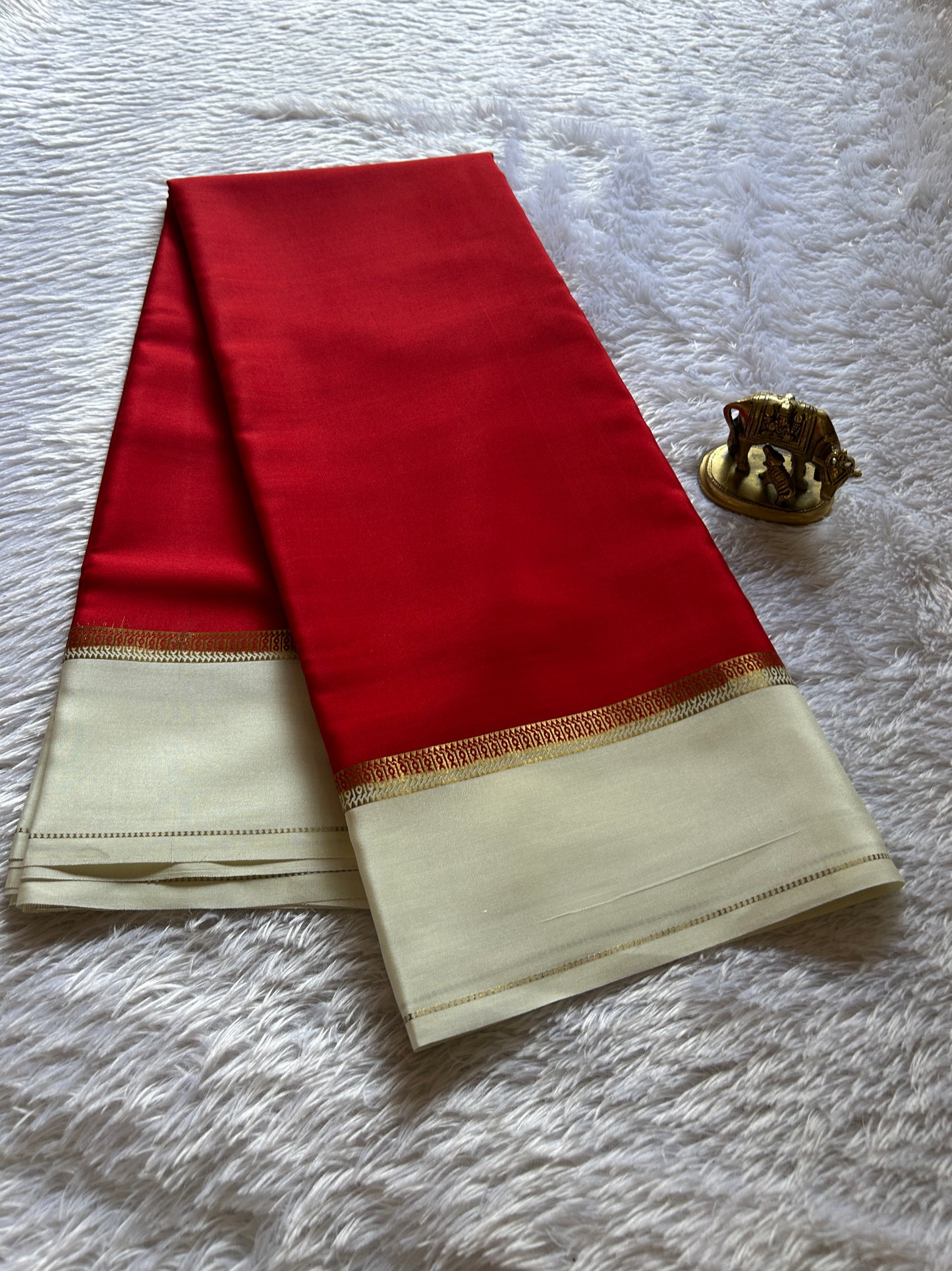 Vibha (2D) : Red-off white