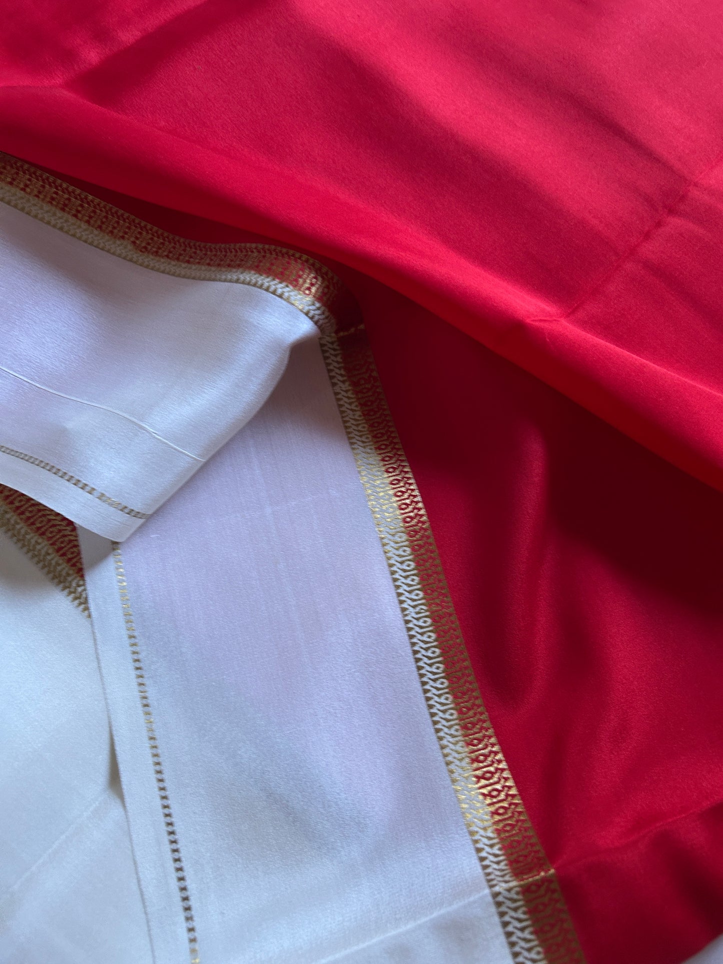 Vibha (2D) : Red-off white
