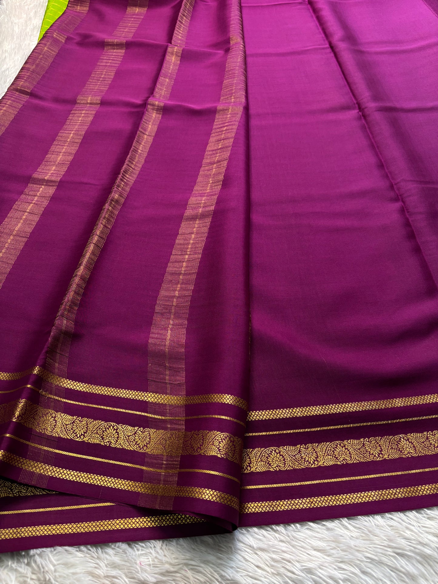 Parnika (2D) : Mehendi green-magenta