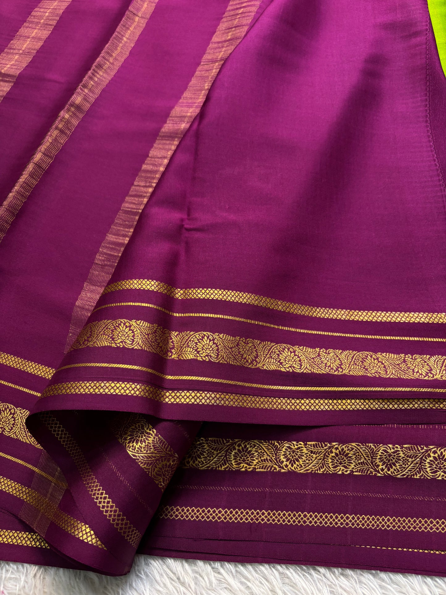 Parnika (2D) : Mehendi green-magenta