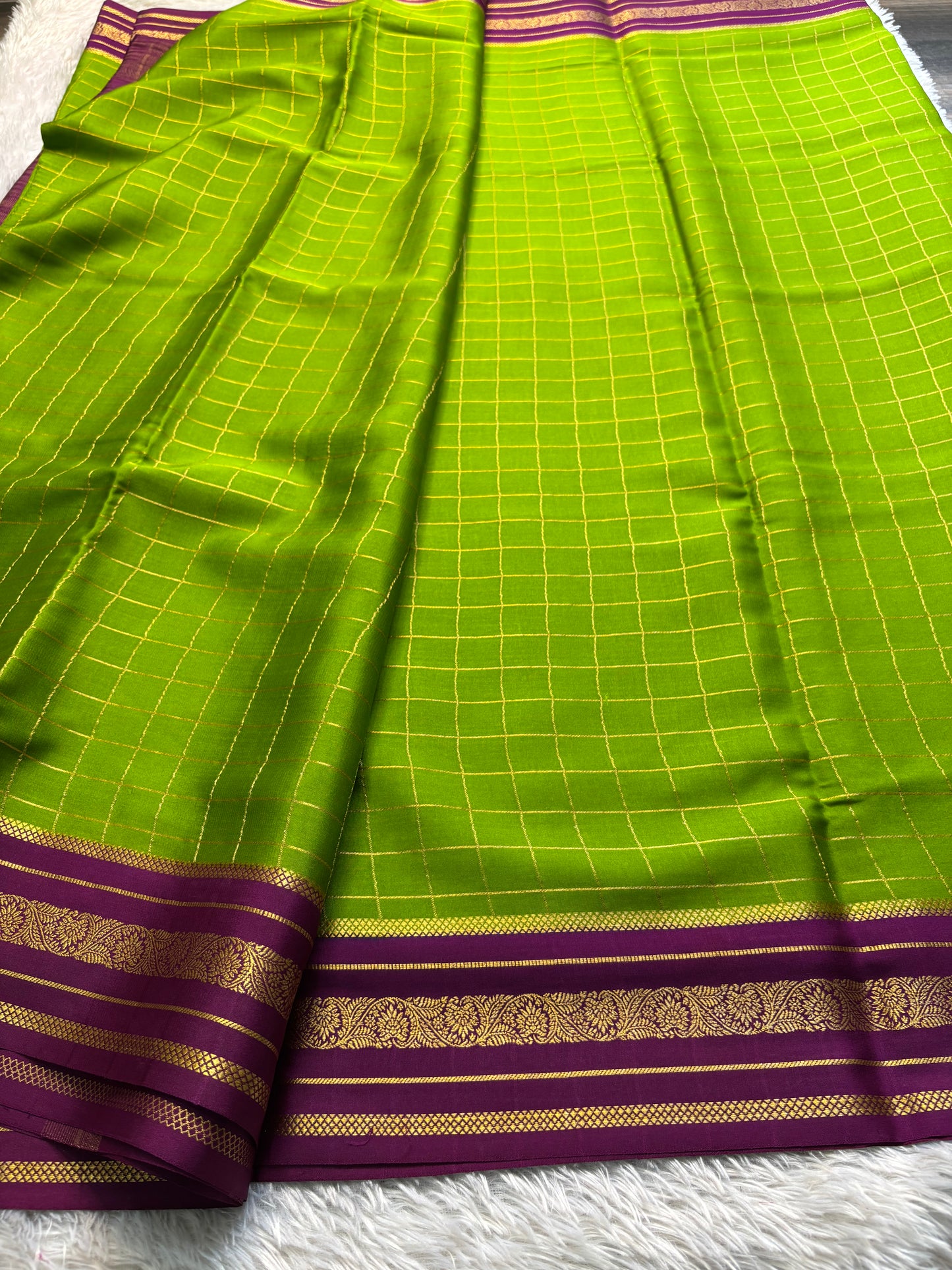Parnika (2D) : Mehendi green-magenta