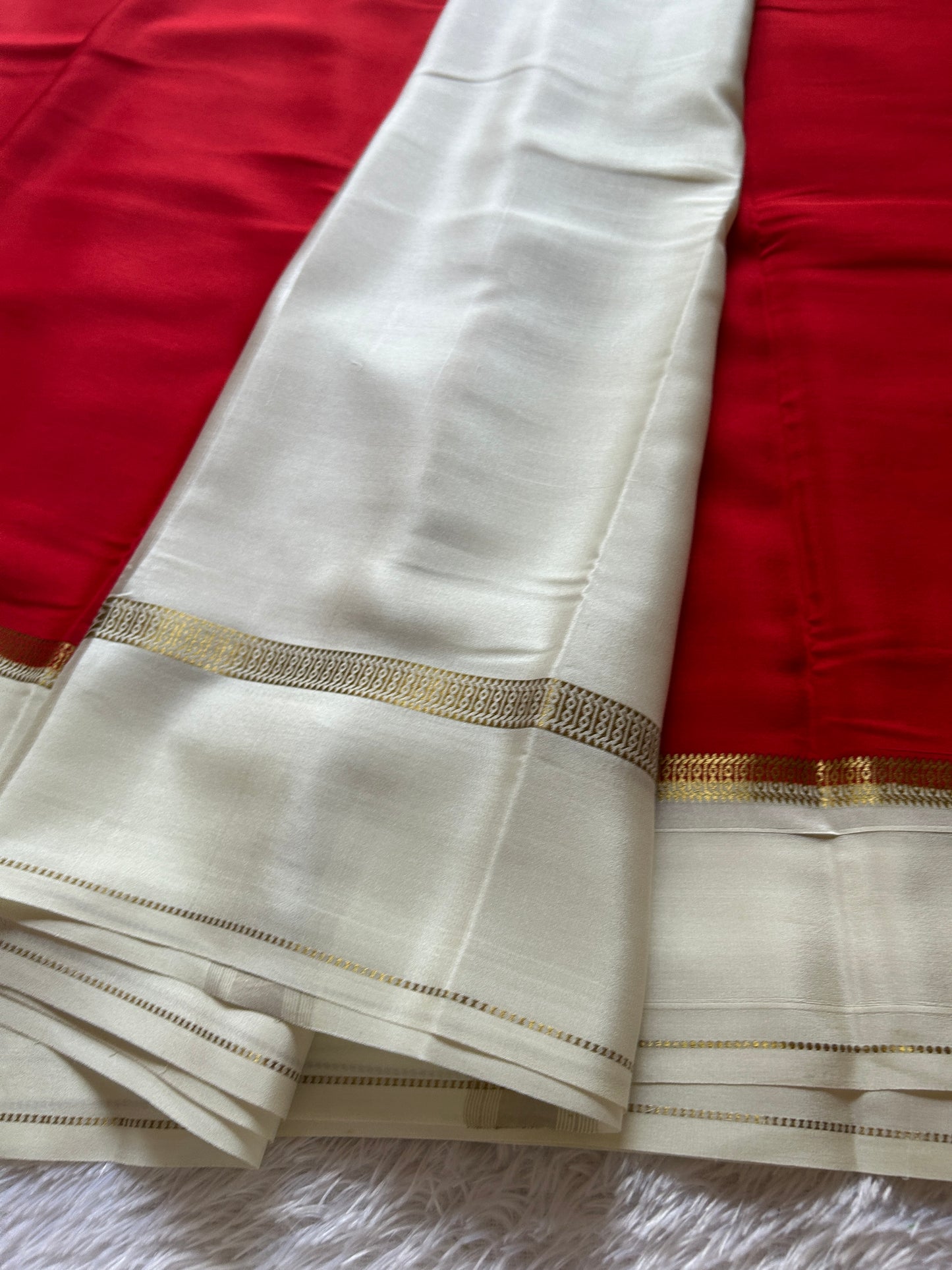 Vibha (2D) : Red-off white