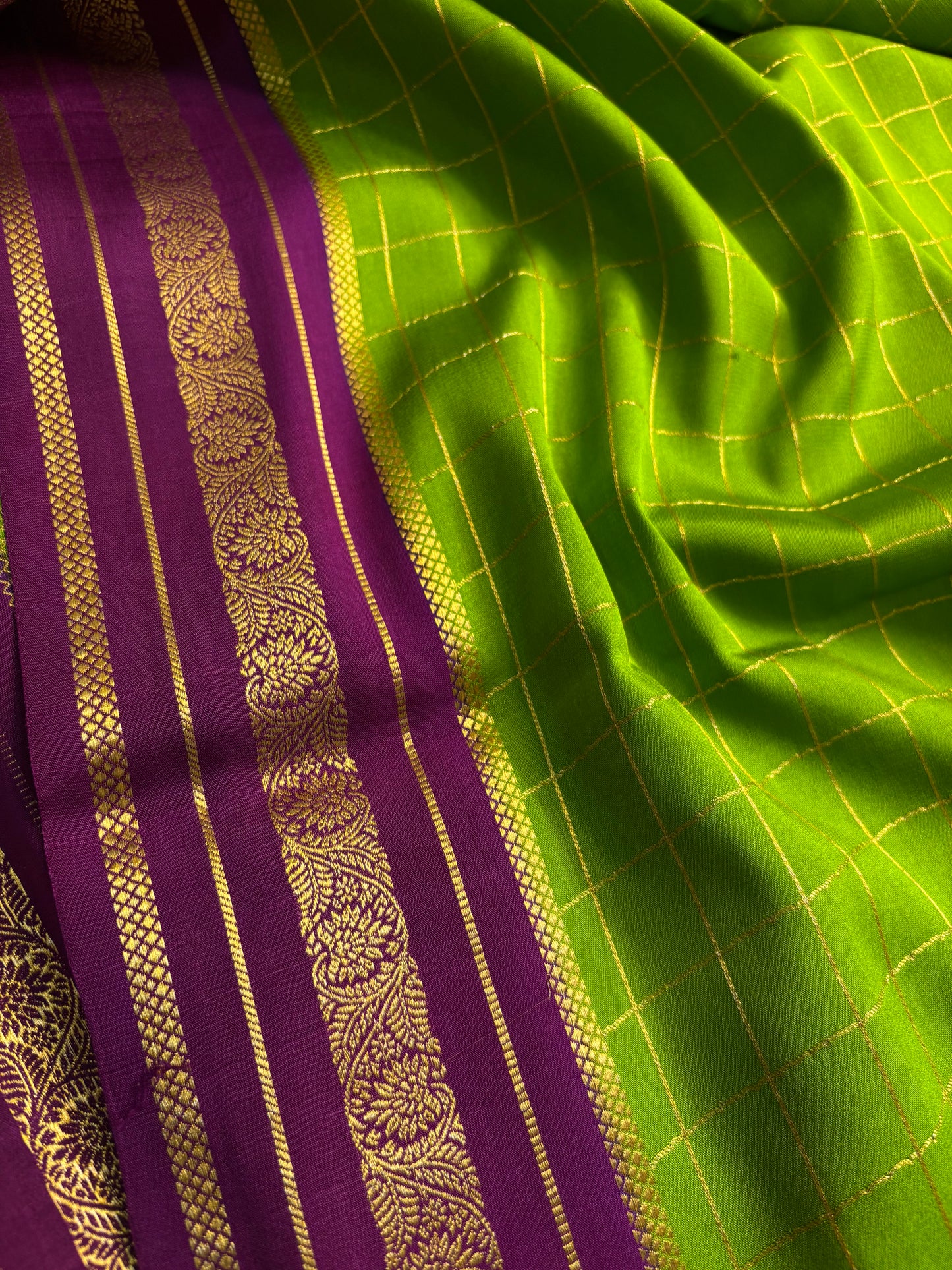 Parnika (2D) : Mehendi green-magenta