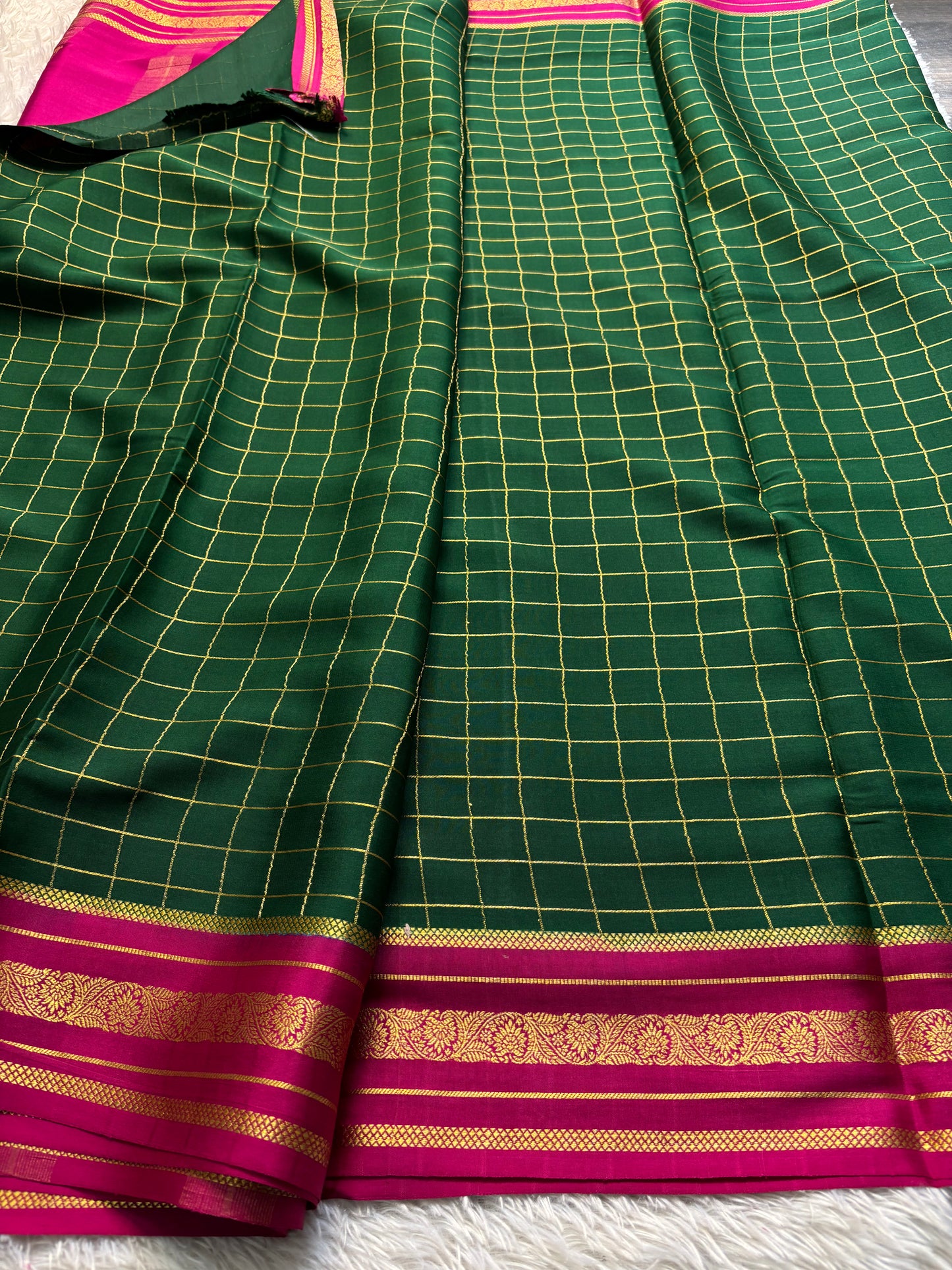 Parnika (2D) : Dark green-rani pink
