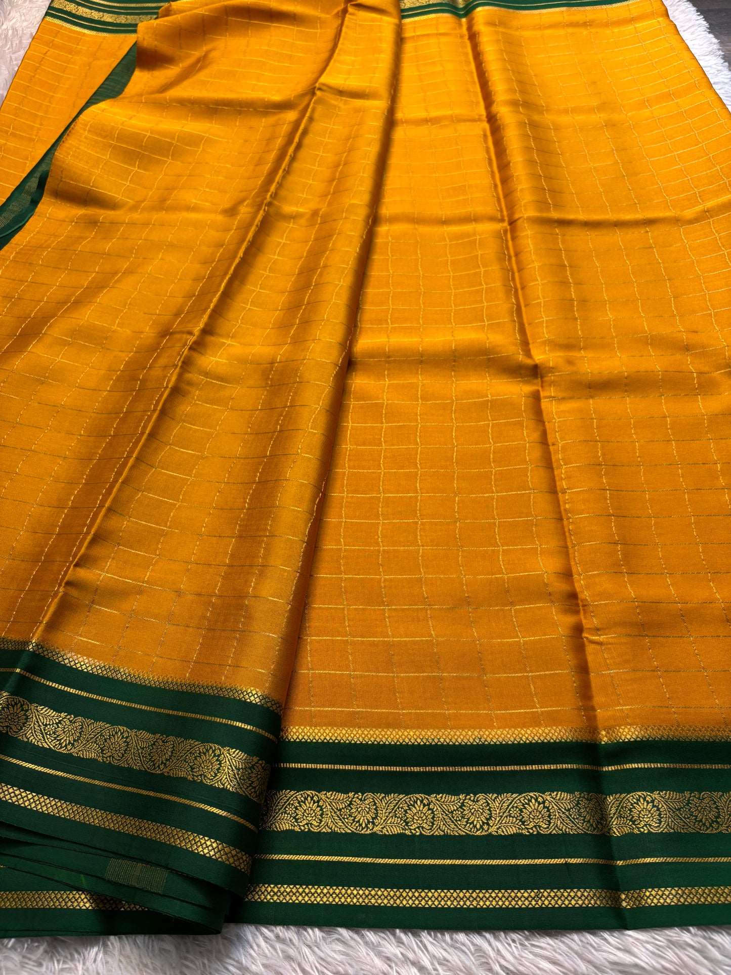 Parnika (2D) : Golden yellow-bottle green