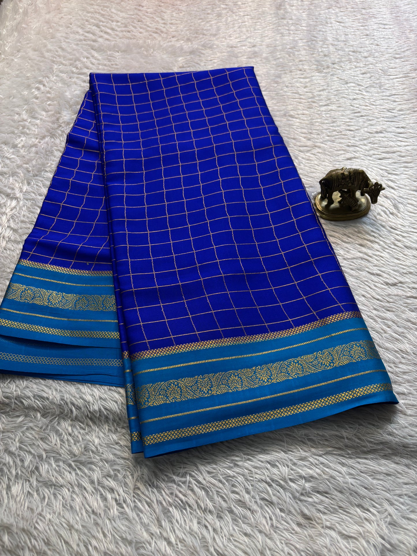 Parnika (2D) : Royal blue-ananda blue