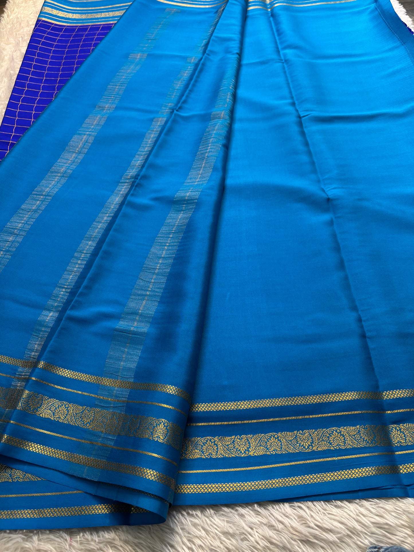 Parnika (2D) : Royal blue-ananda blue