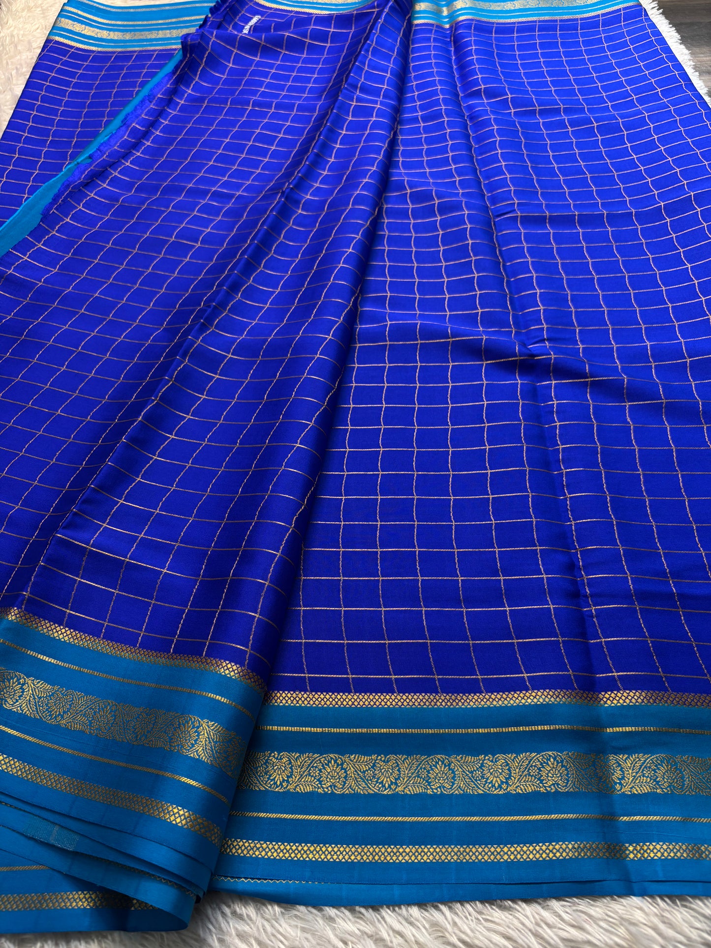 Parnika (2D) : Royal blue-ananda blue