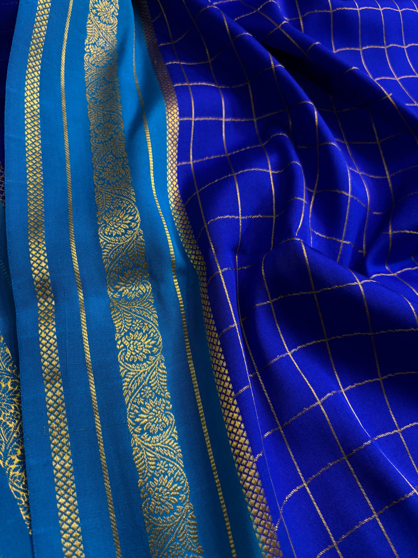 Parnika (2D) : Royal blue-ananda blue