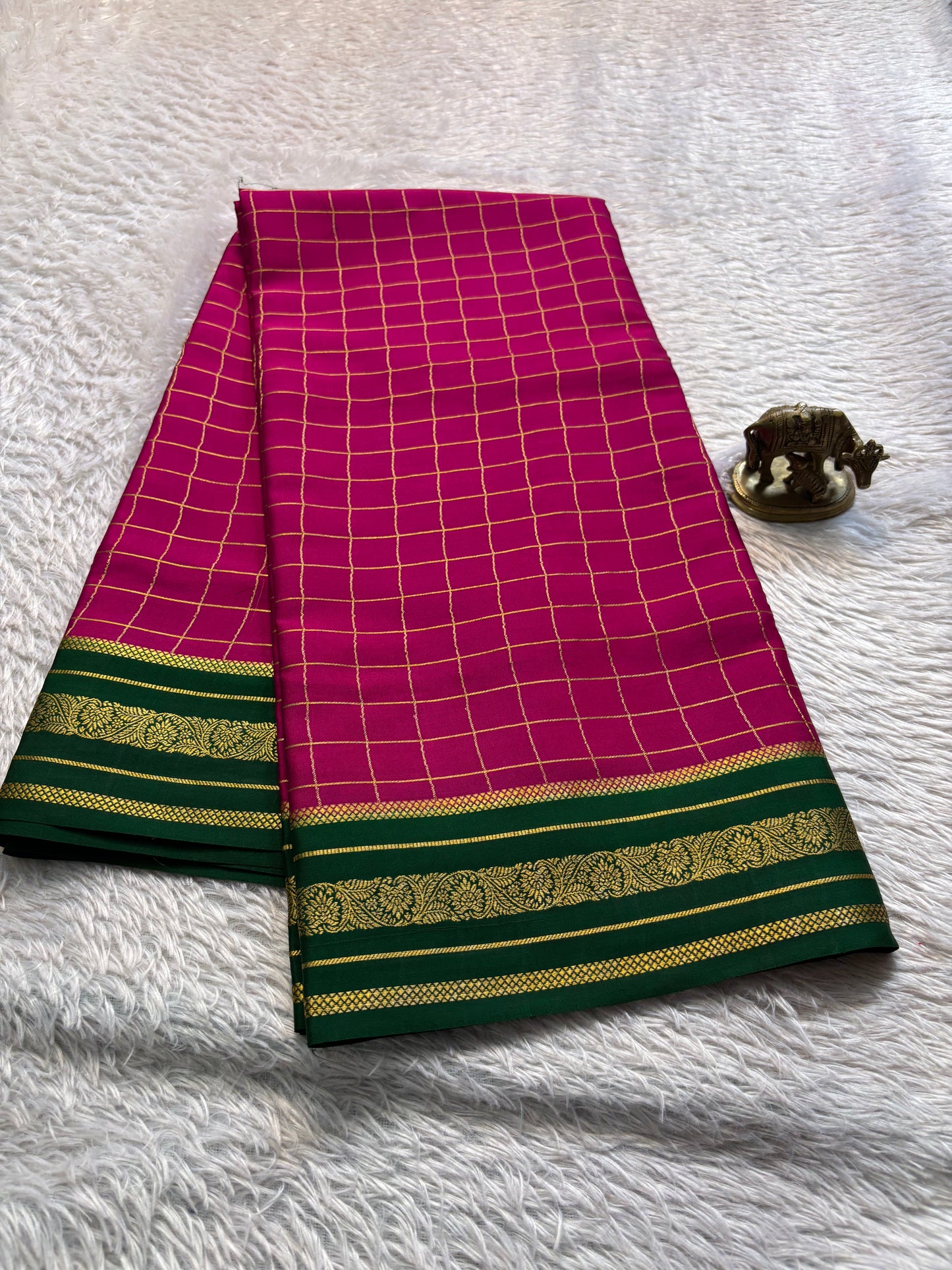 Parnika (2D) : Rani pink-bottle green