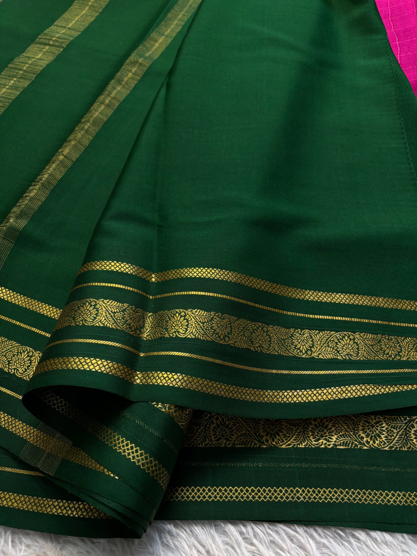 Parnika (2D) : Rani pink-bottle green