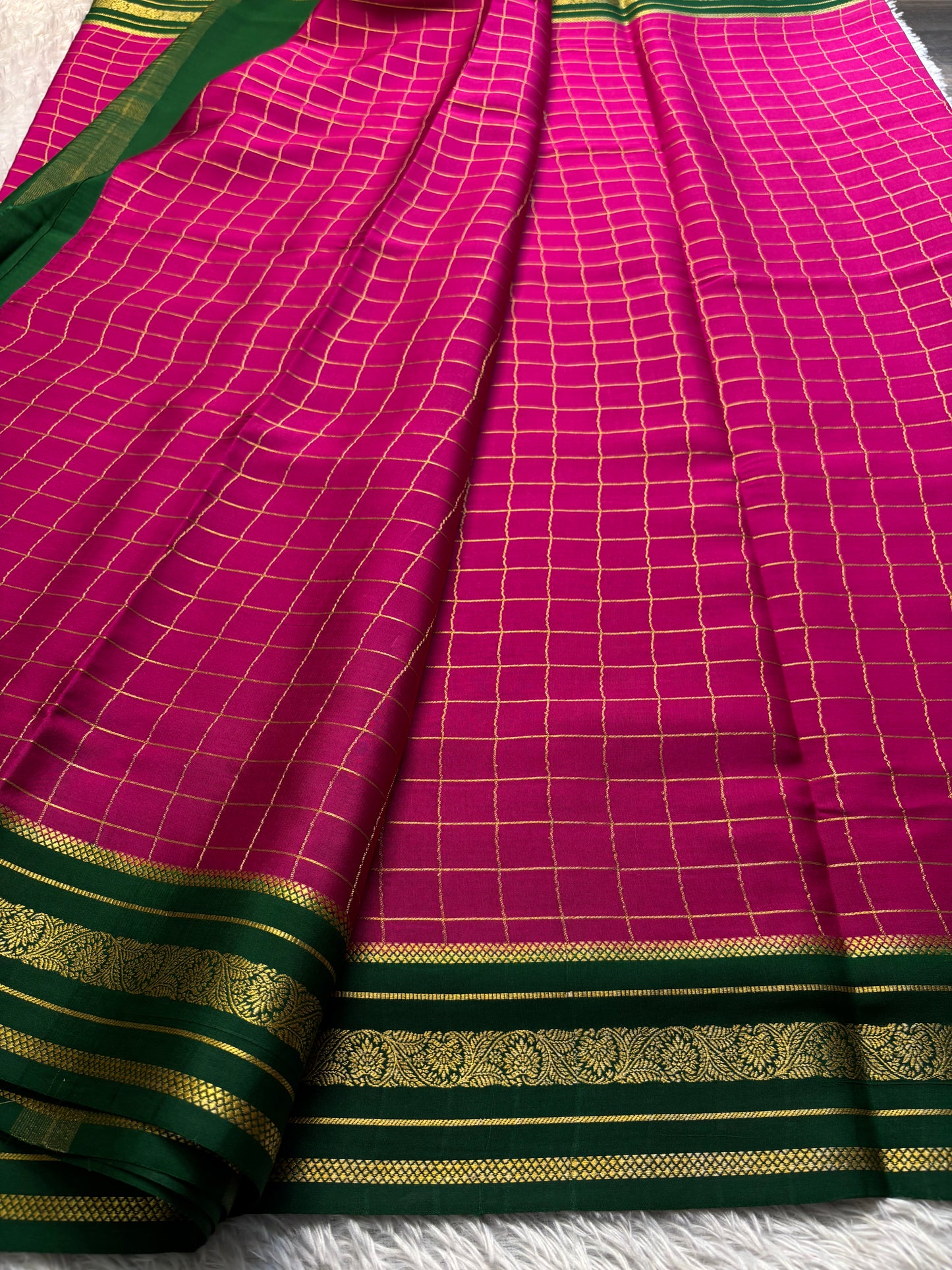 Parnika (2D) : Rani pink-bottle green