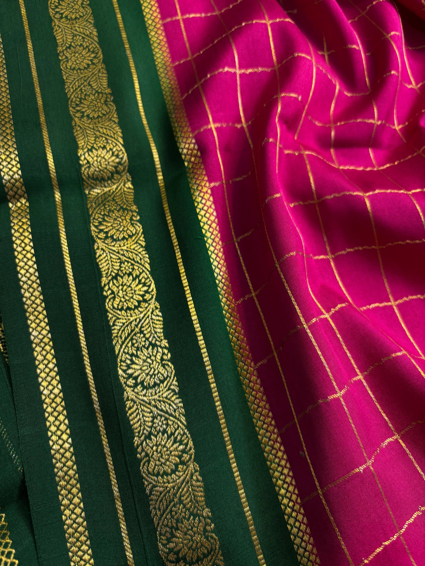 Parnika (2D) : Rani pink-bottle green