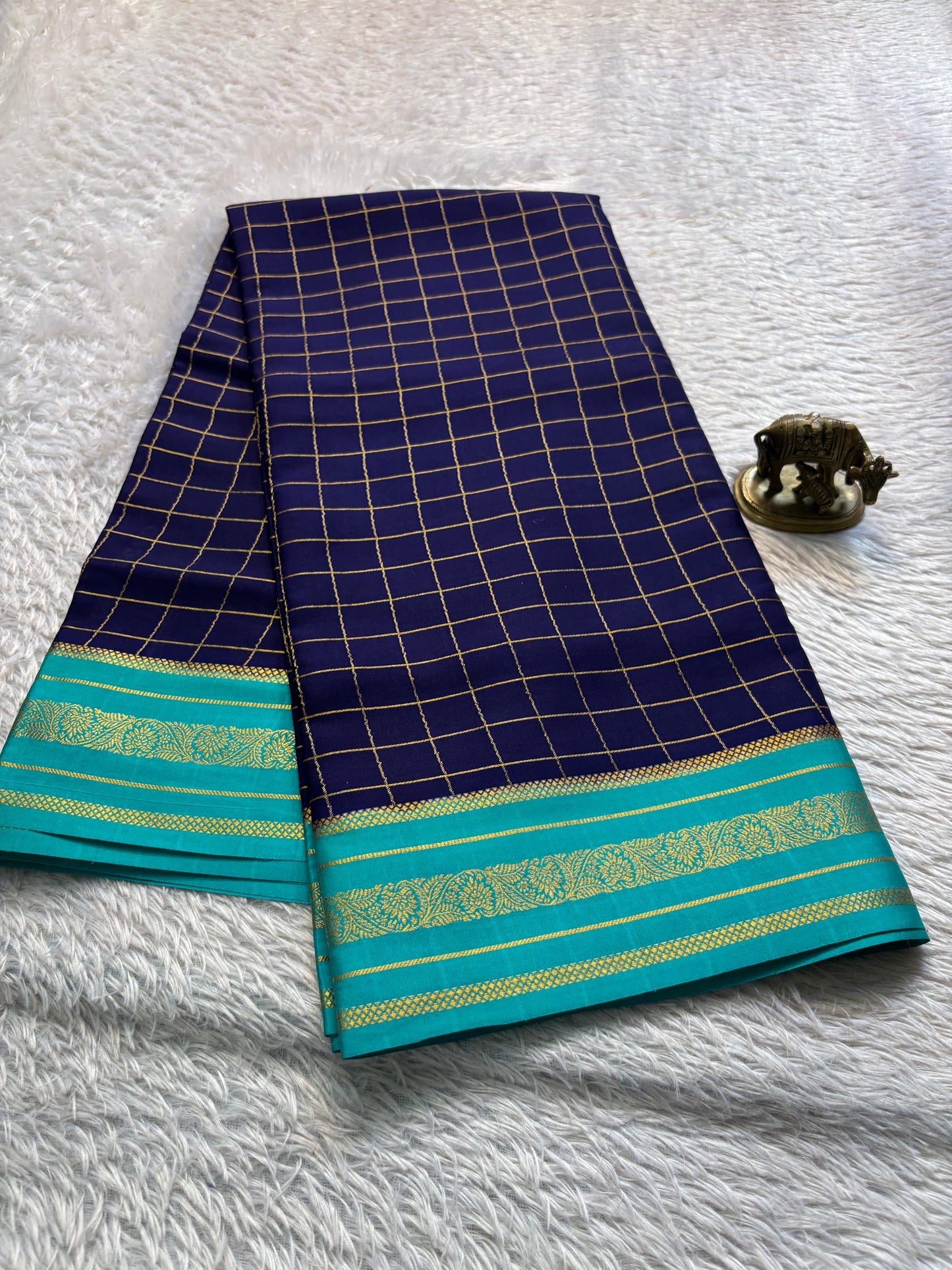 Parnika (2D) : Deep blue-sea blue