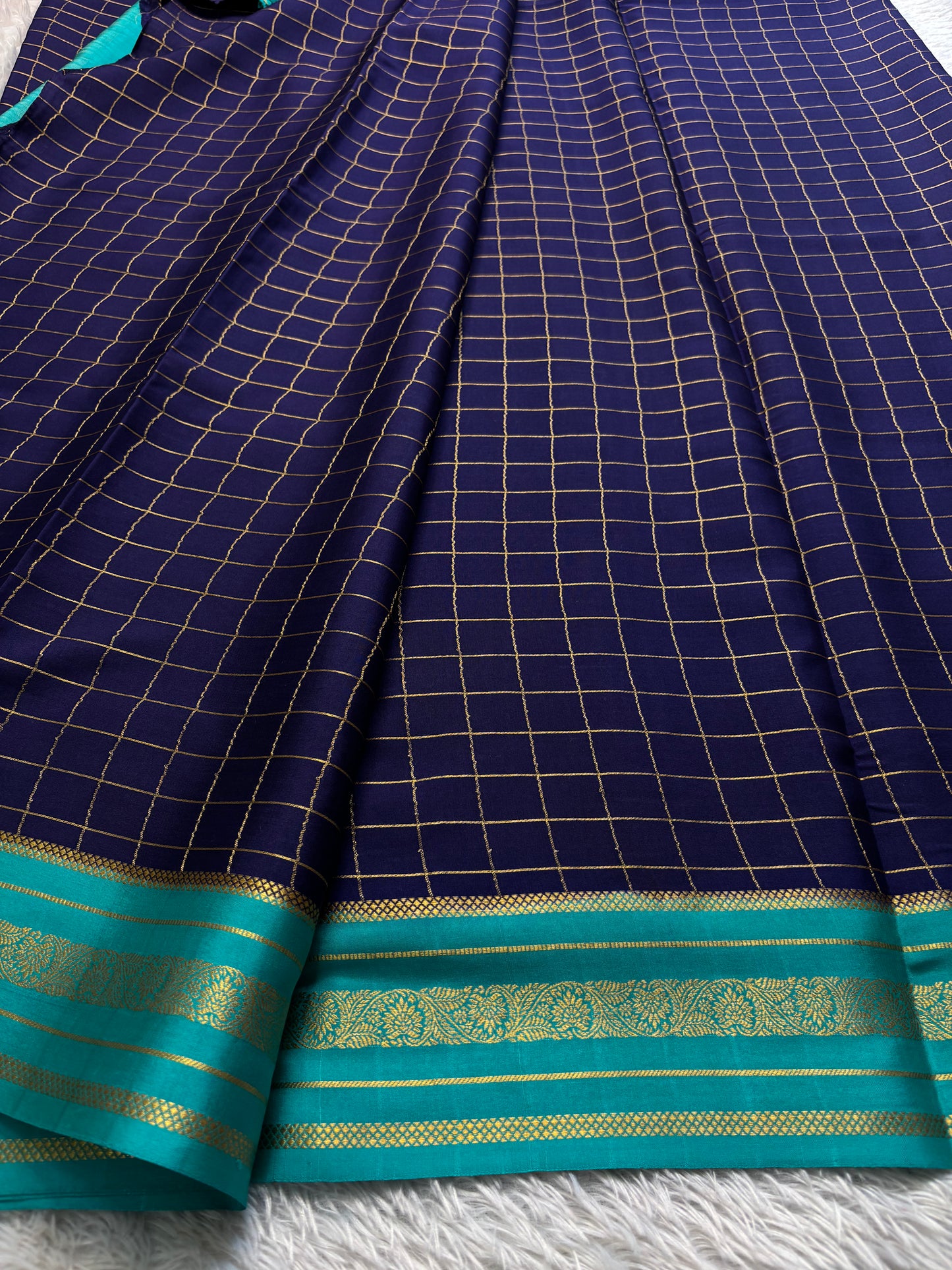 Parnika (2D) : Deep blue-sea blue