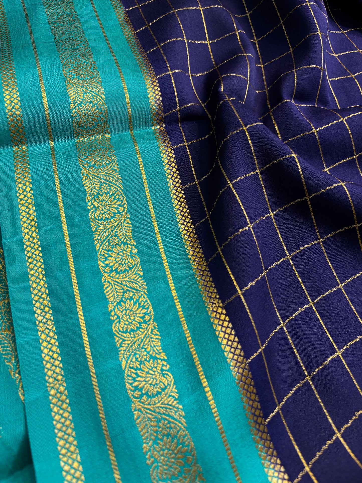 Parnika (2D) : Deep blue-sea blue