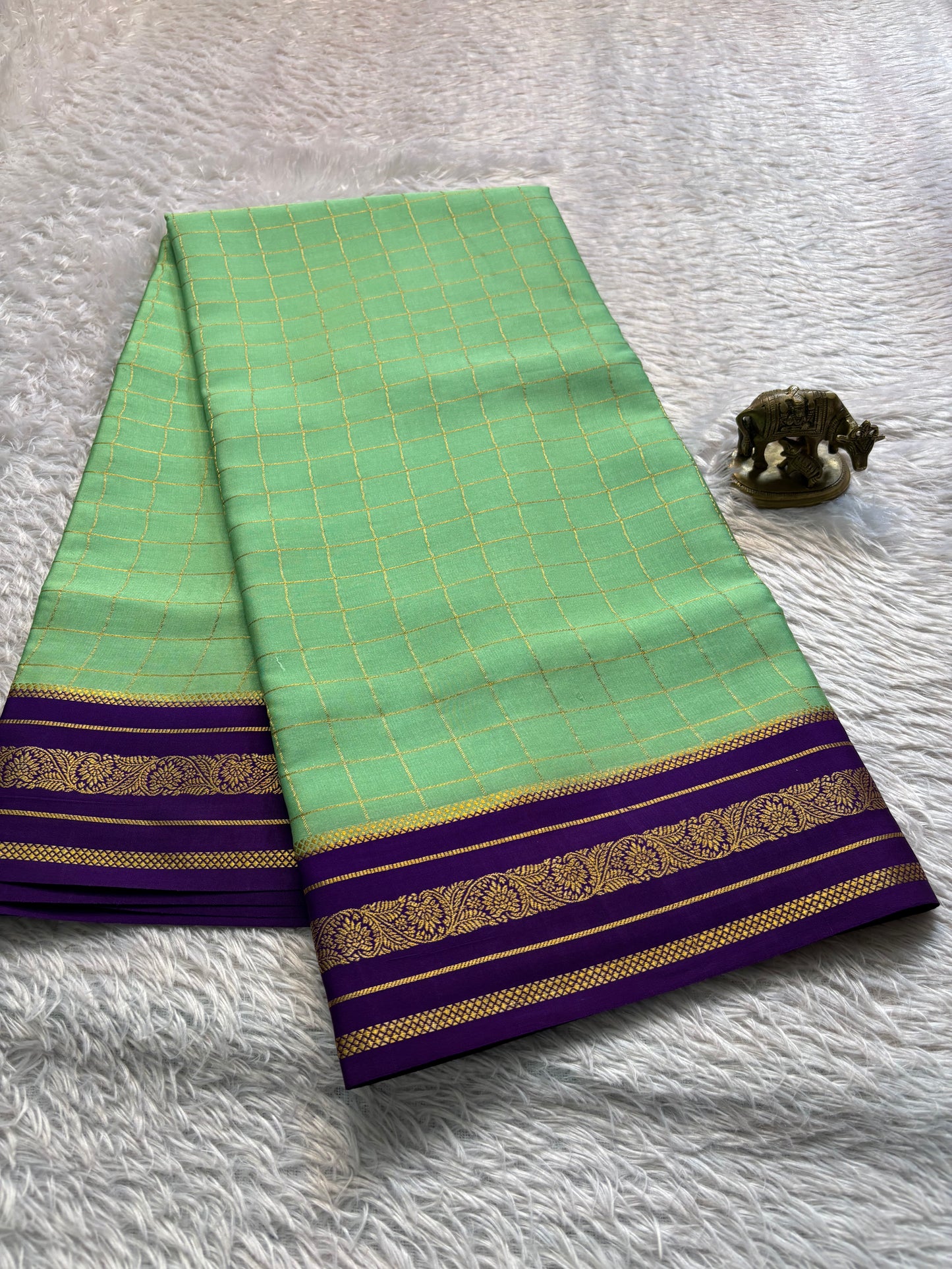 Parnika (2D) : Mint green-purple
