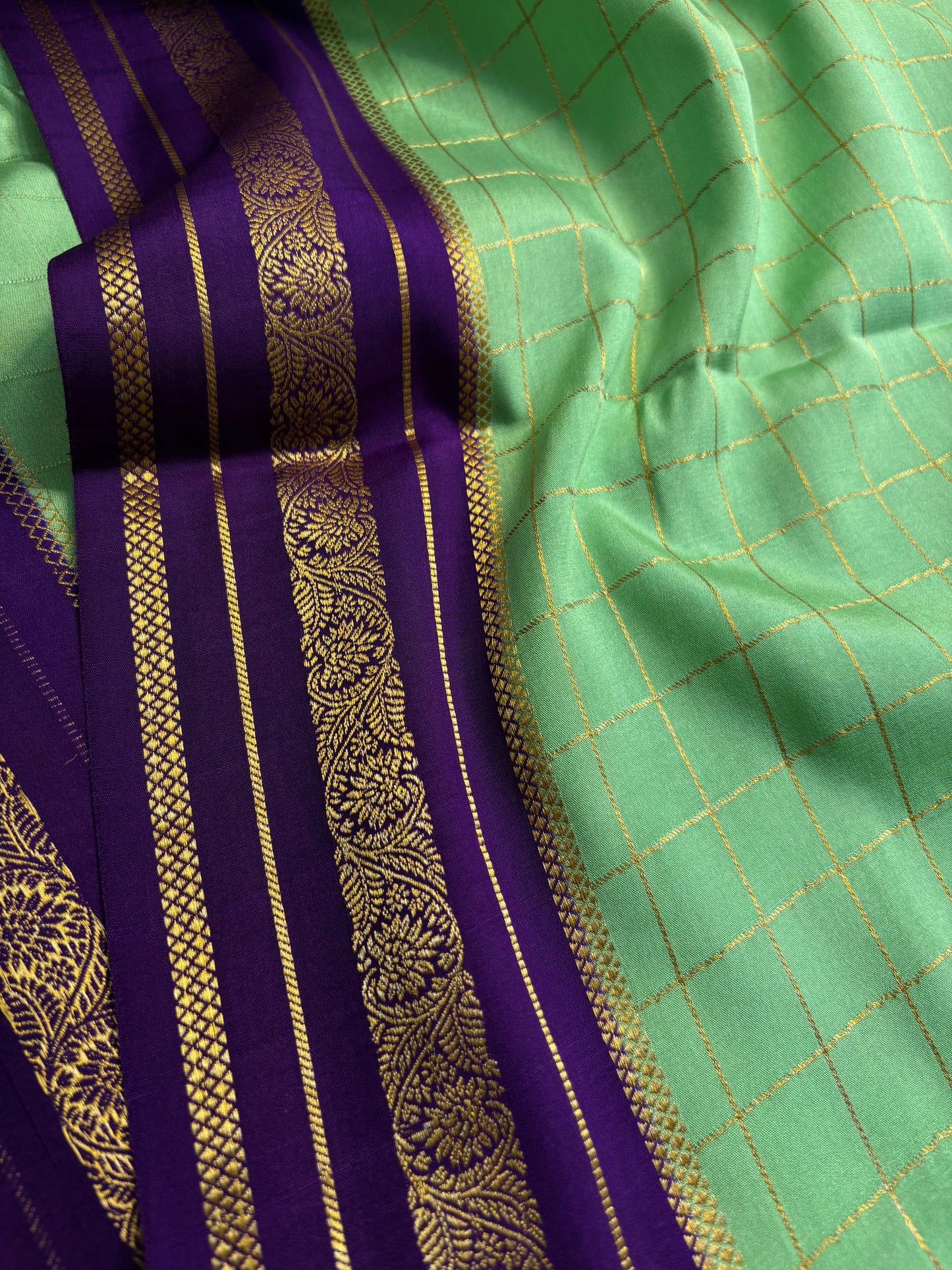 Parnika (2D) : Mint green-purple