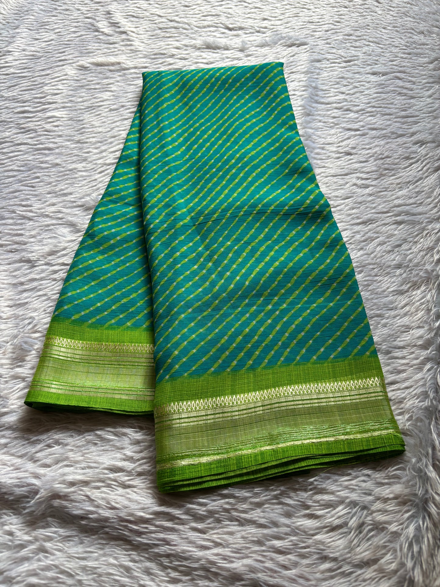 SS110 (2D) : Turquoise-mehendi green