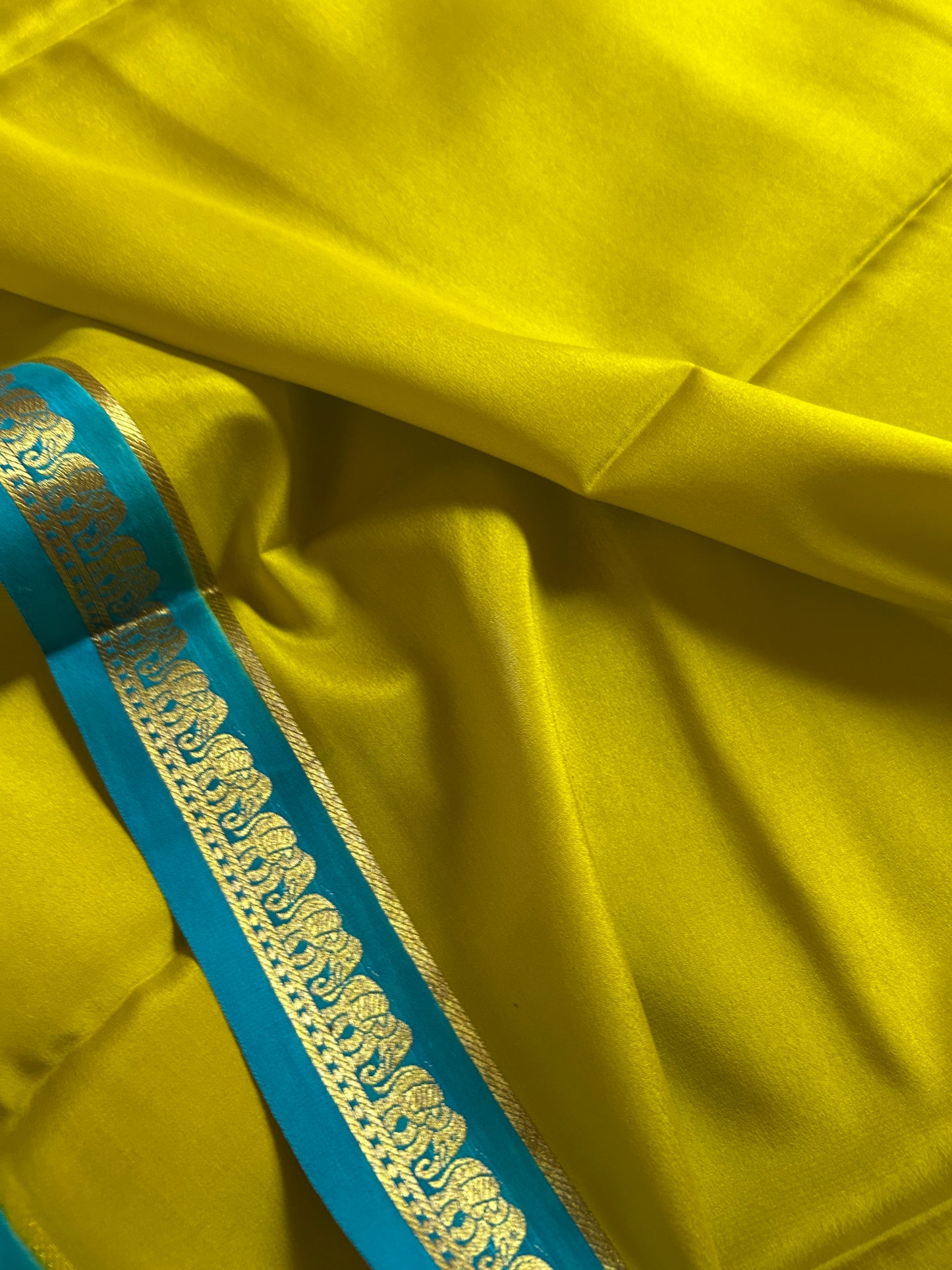 Anjana (2D) : Olive-ananda blue